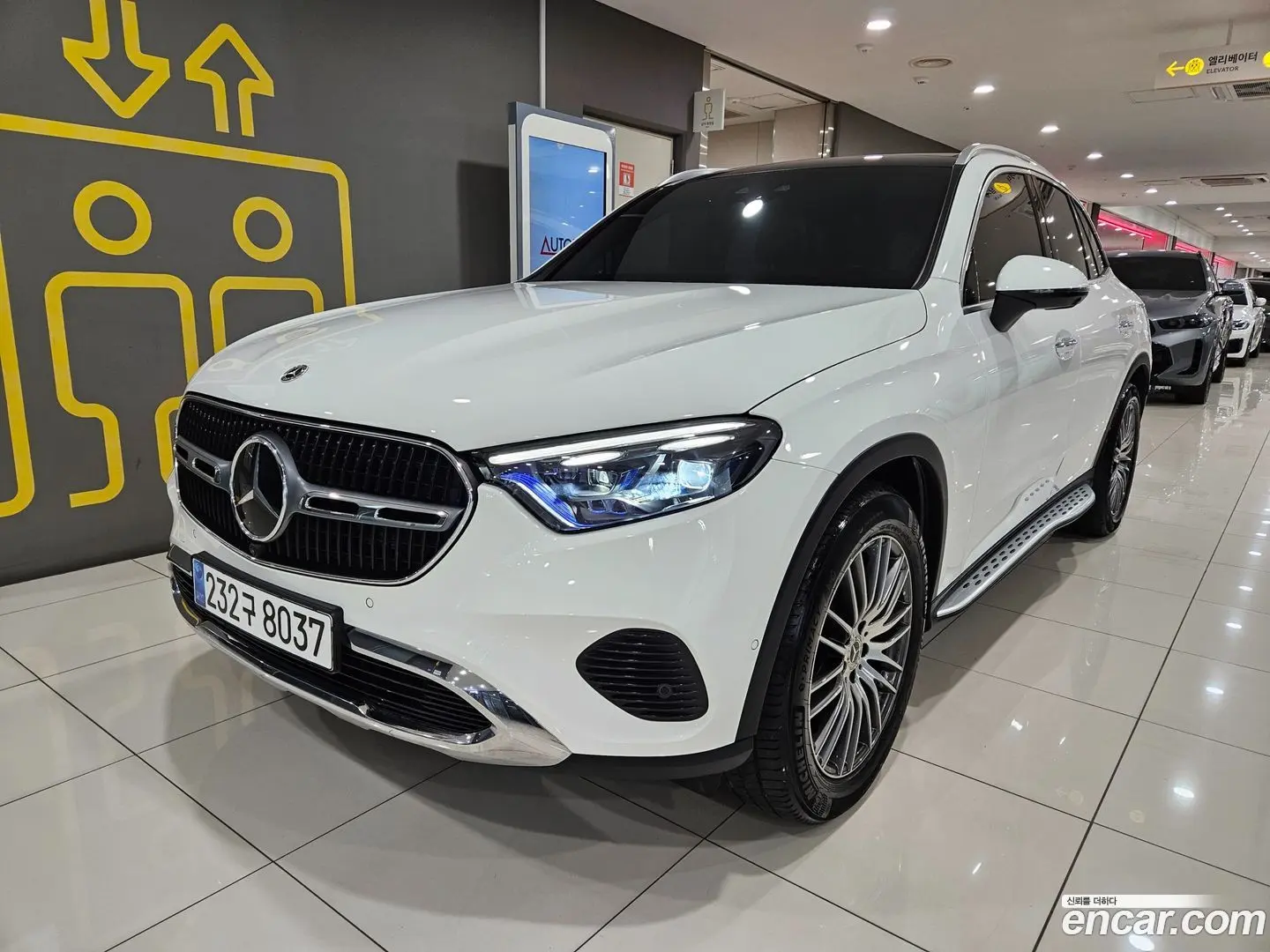 Main__Slider__Photo:GLC-Class Mercedes-Benz 2023.7-0