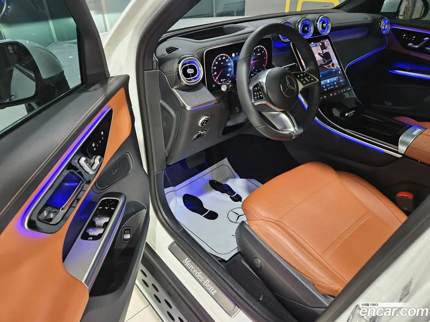 GLC-Class Mercedes-Benz 2023.7-INNER-010