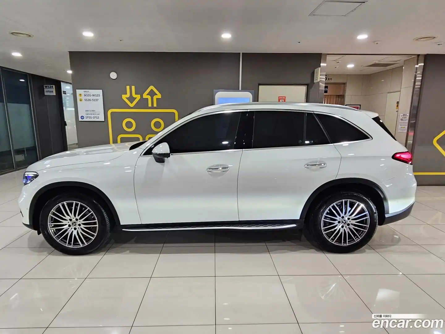 GLC-Class Mercedes-Benz 2023.7-OPTION-023