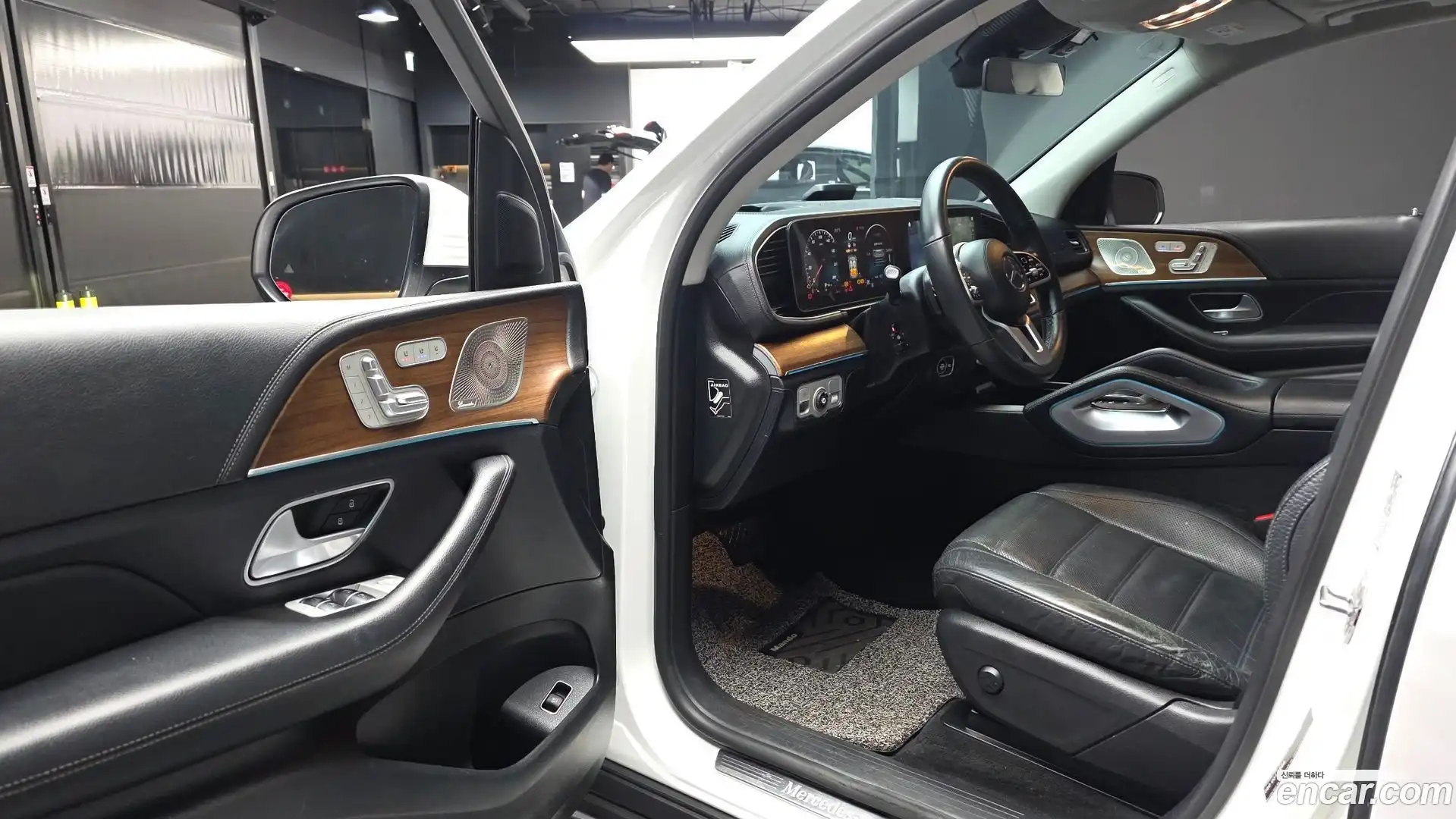 GLE-Class Mercedes-Benz 2021.3-INNER-010