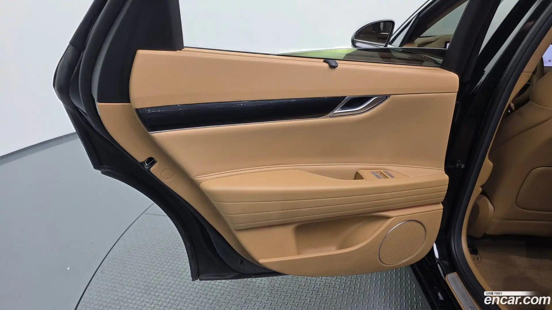 G80 Genesis 2025.8-INNER-035