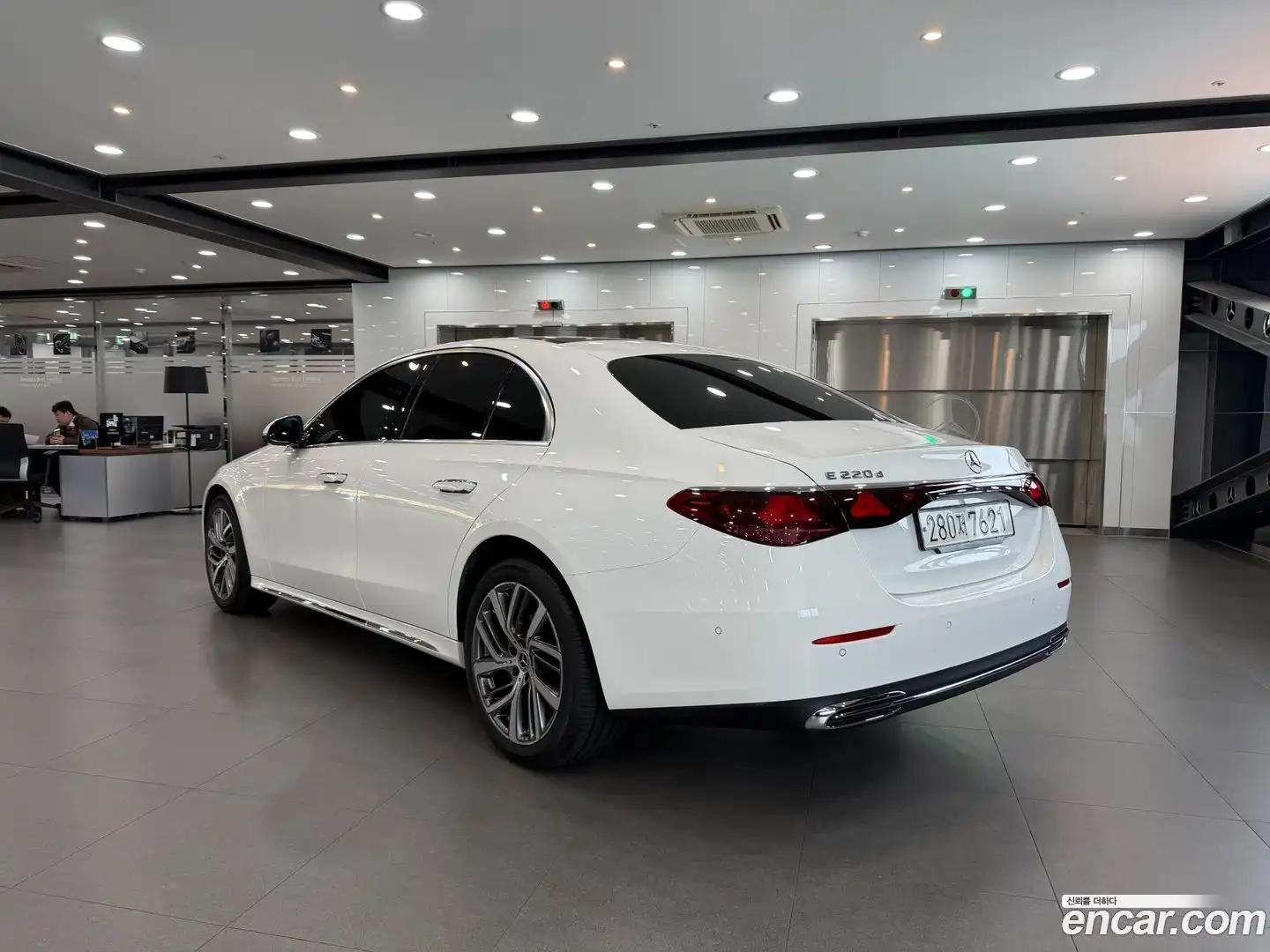 E-Class Mercedes-Benz 2024.8-OUTER-003