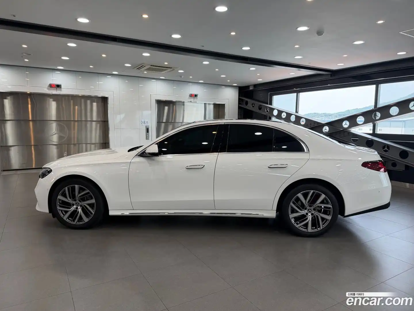 E-Class Mercedes-Benz 2024.8-INNER-008