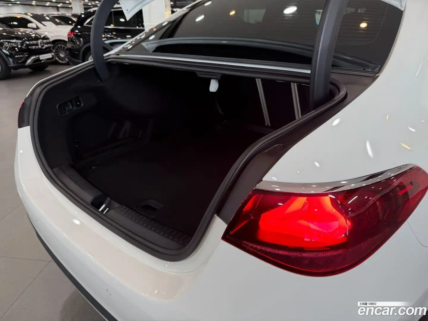E-Class Mercedes-Benz 2024.8-INNER-010