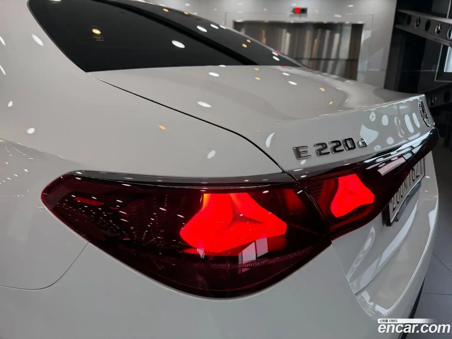 E-Class Mercedes-Benz 2024.8-OPTION-017