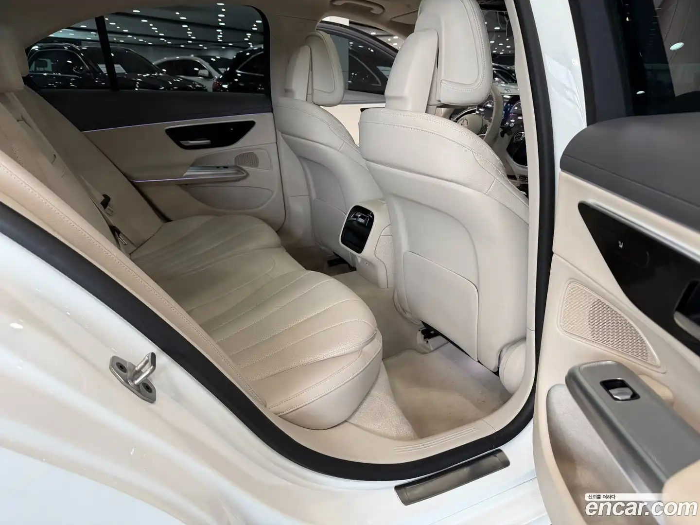 E-Class Mercedes-Benz 2024.8-OPTION-024