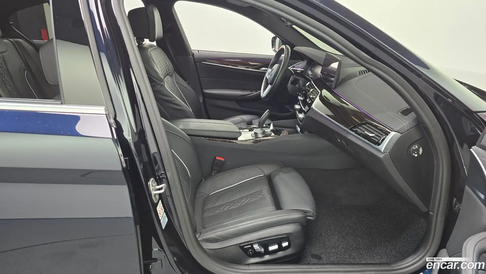 5-Series BMW 2022.1-INNER-036