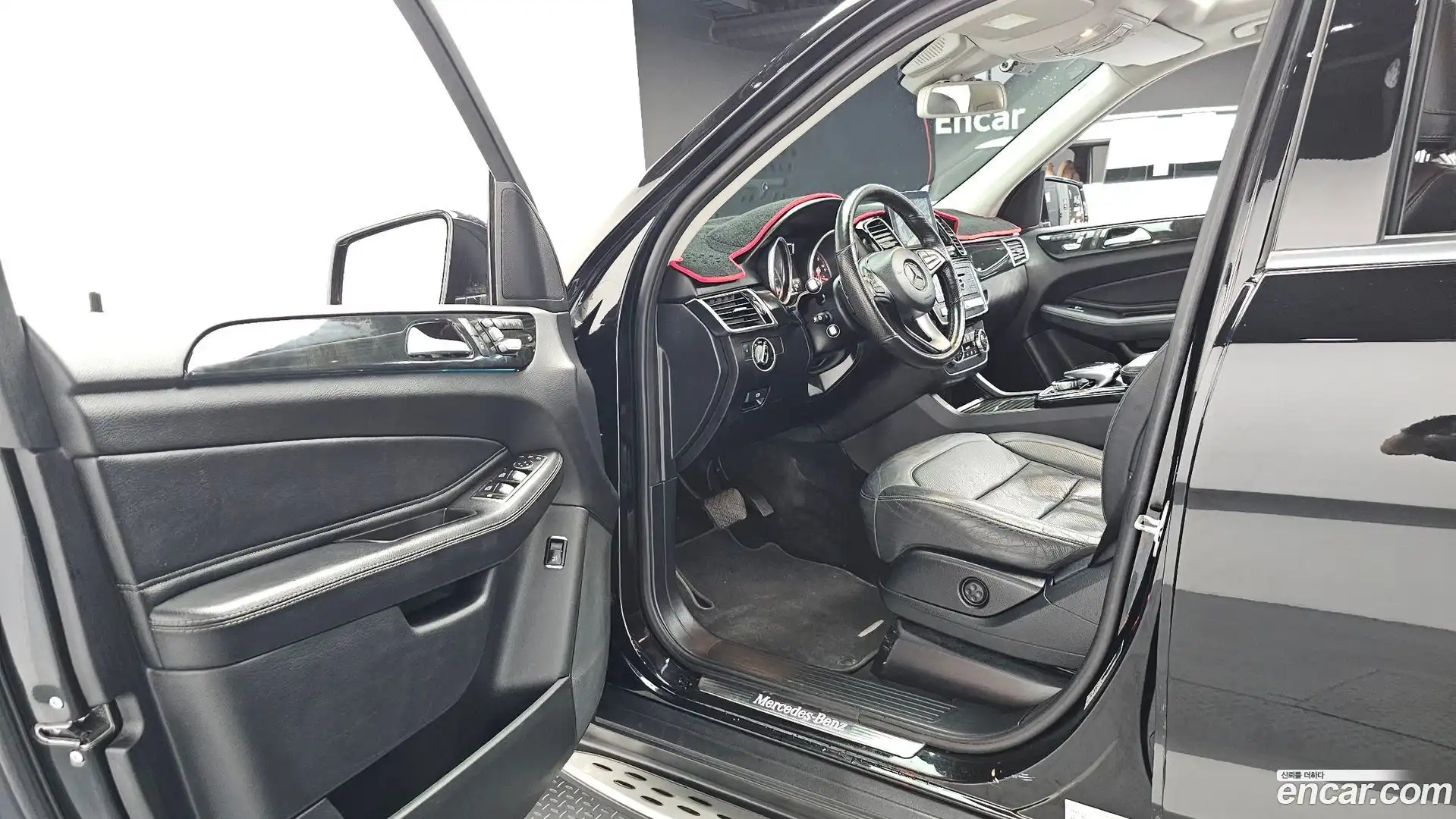 GLE-Class Mercedes-Benz 2017.10-INNER-010