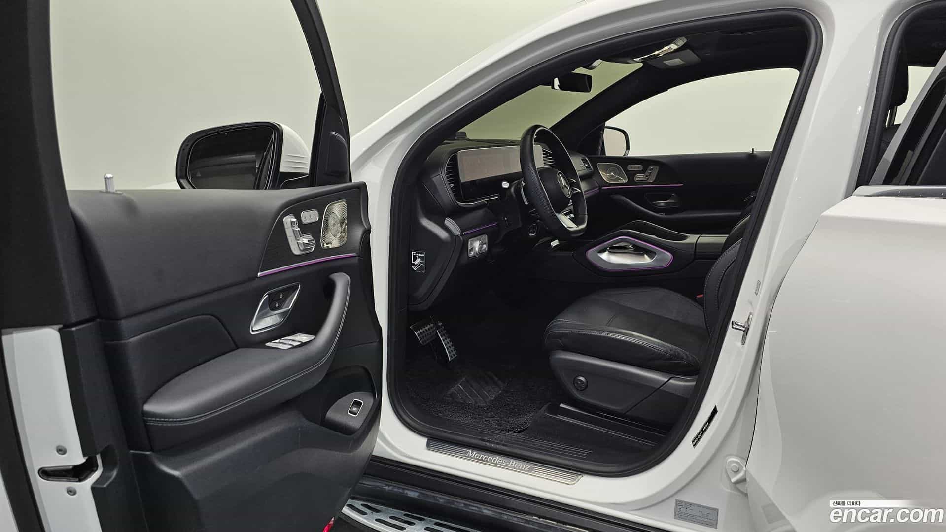 GLE-Class Mercedes-Benz 2023.7-INNER-010