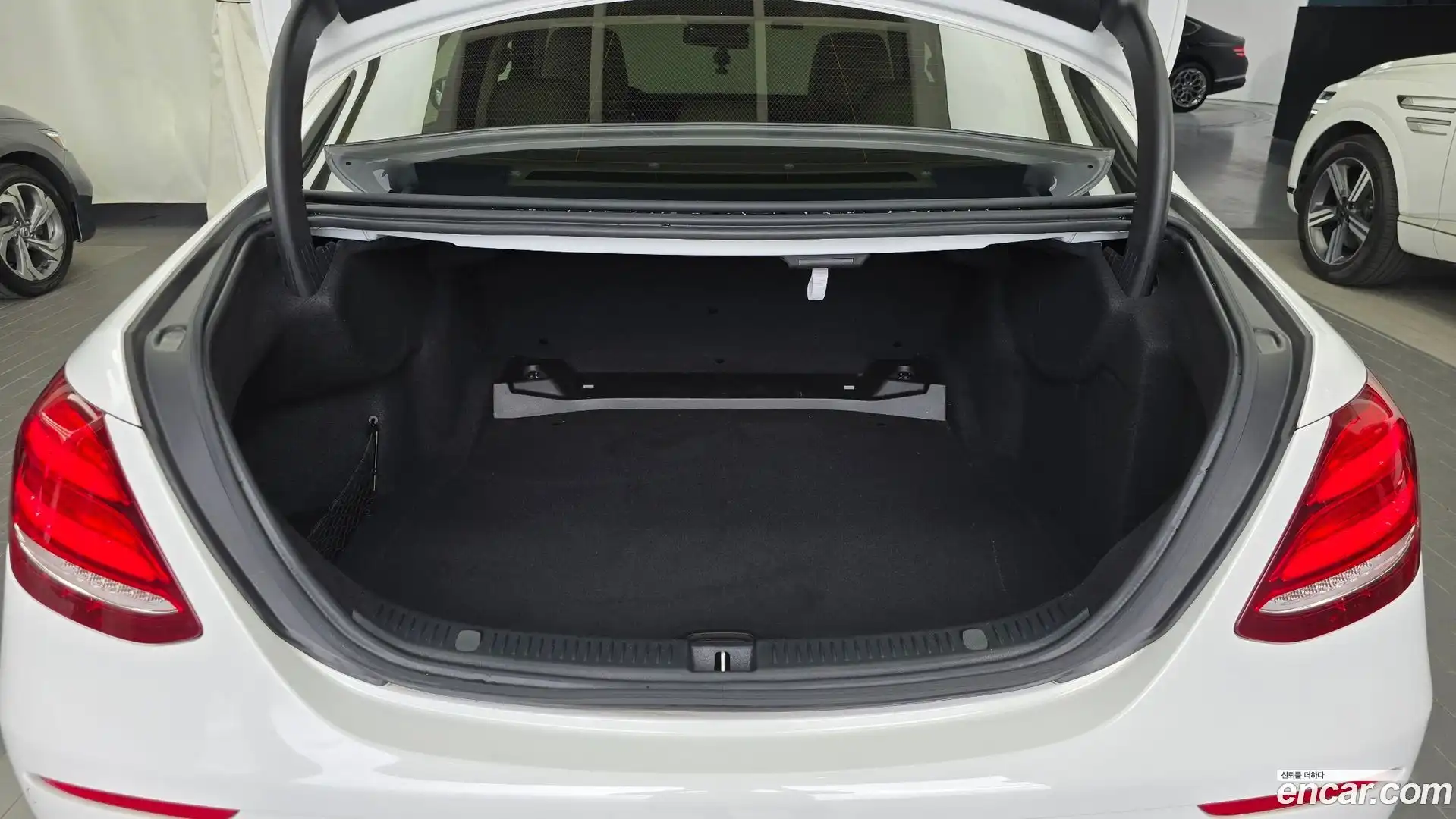E-Class Mercedes-Benz 2016.10-OPTION-024