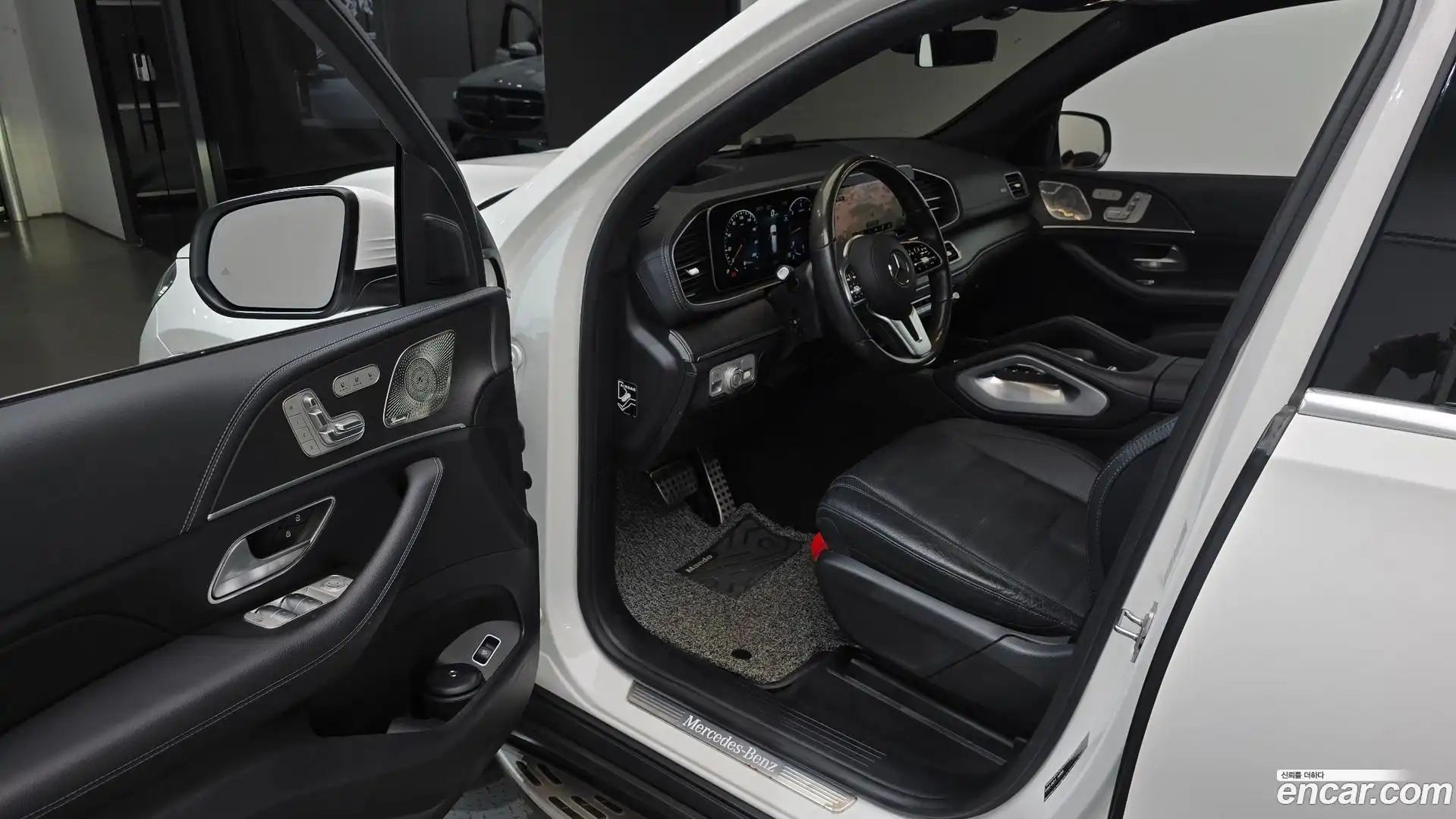 GLS-Class Mercedes-Benz 2022.4-INNER-010