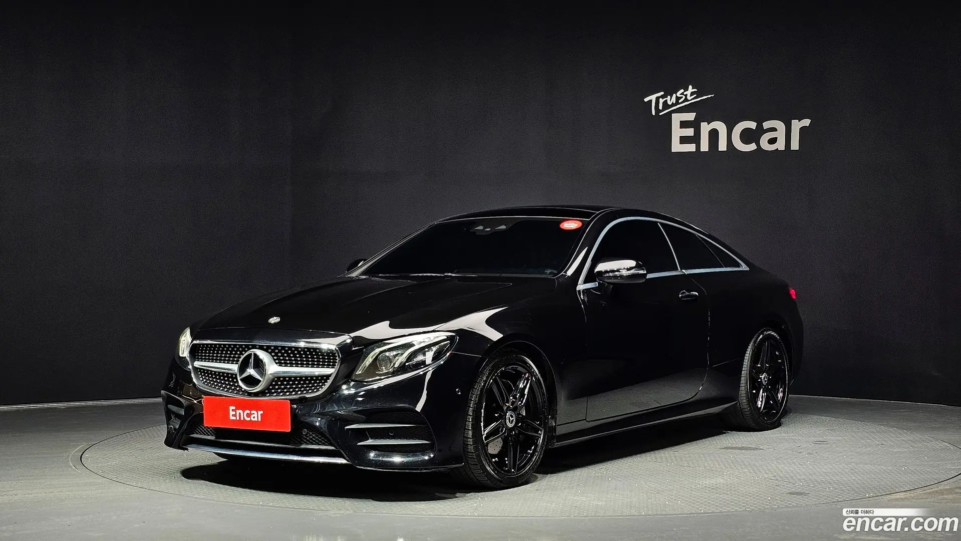 Main__Slider__Photo:E-Class Mercedes-Benz 2020.5-0