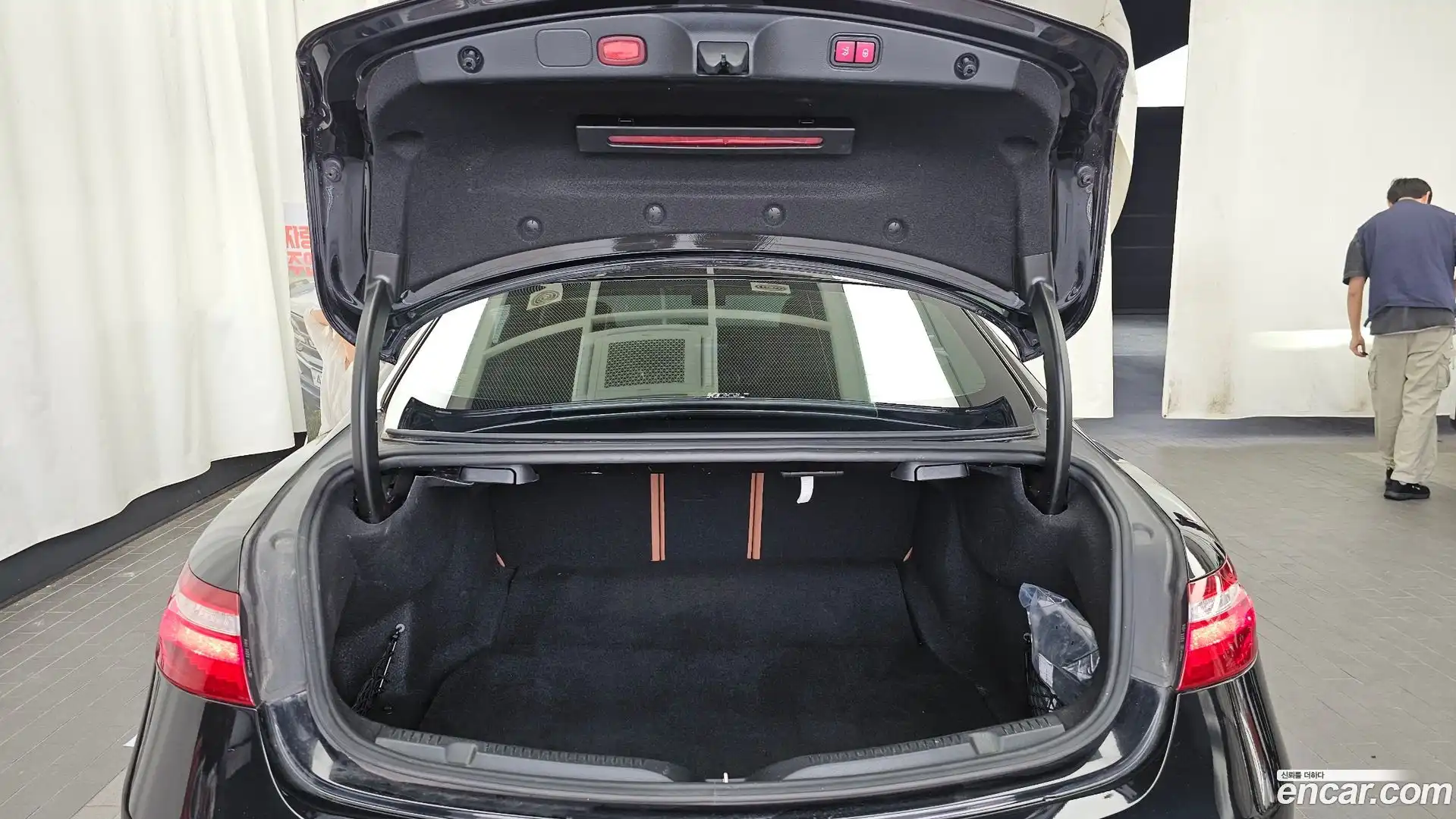 E-Class Mercedes-Benz 2020.5-OPTION-024