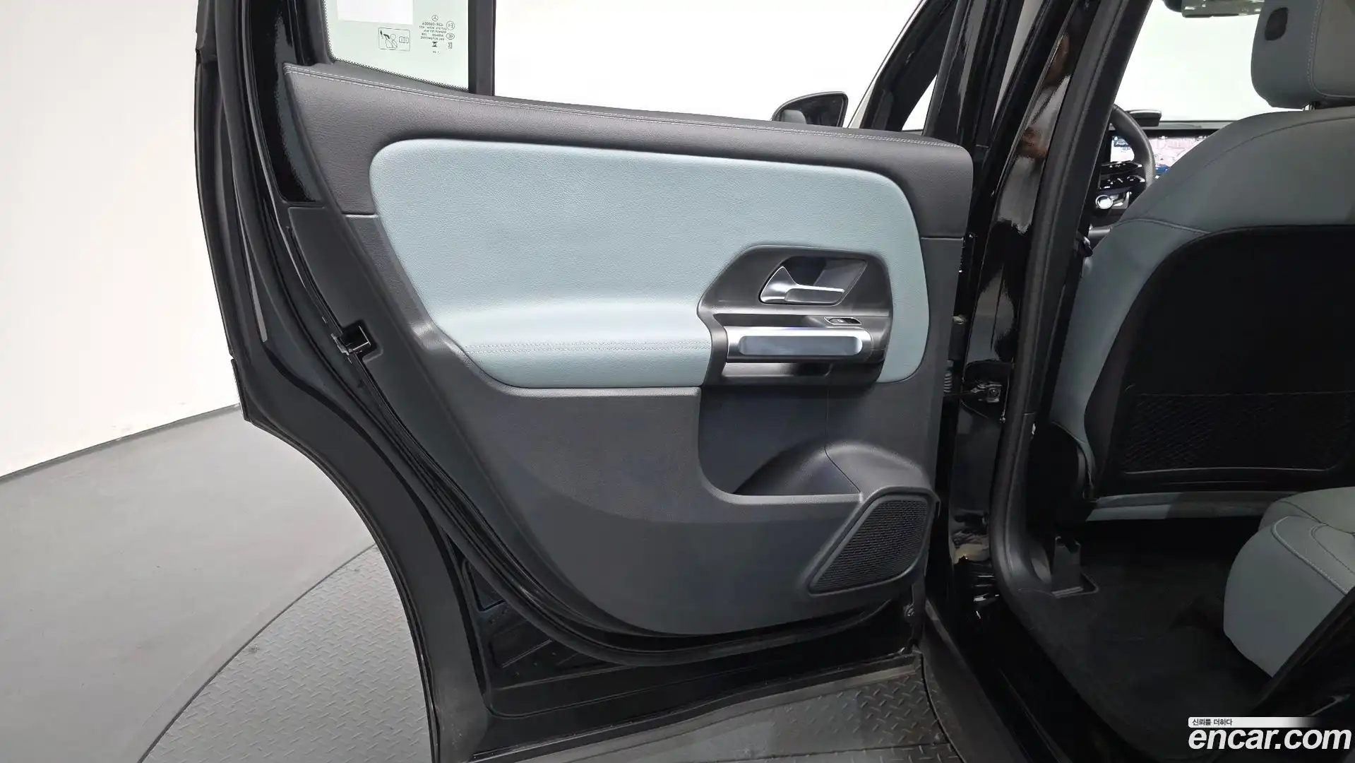 GLB-Class Mercedes-Benz 2025.4-INNER-035