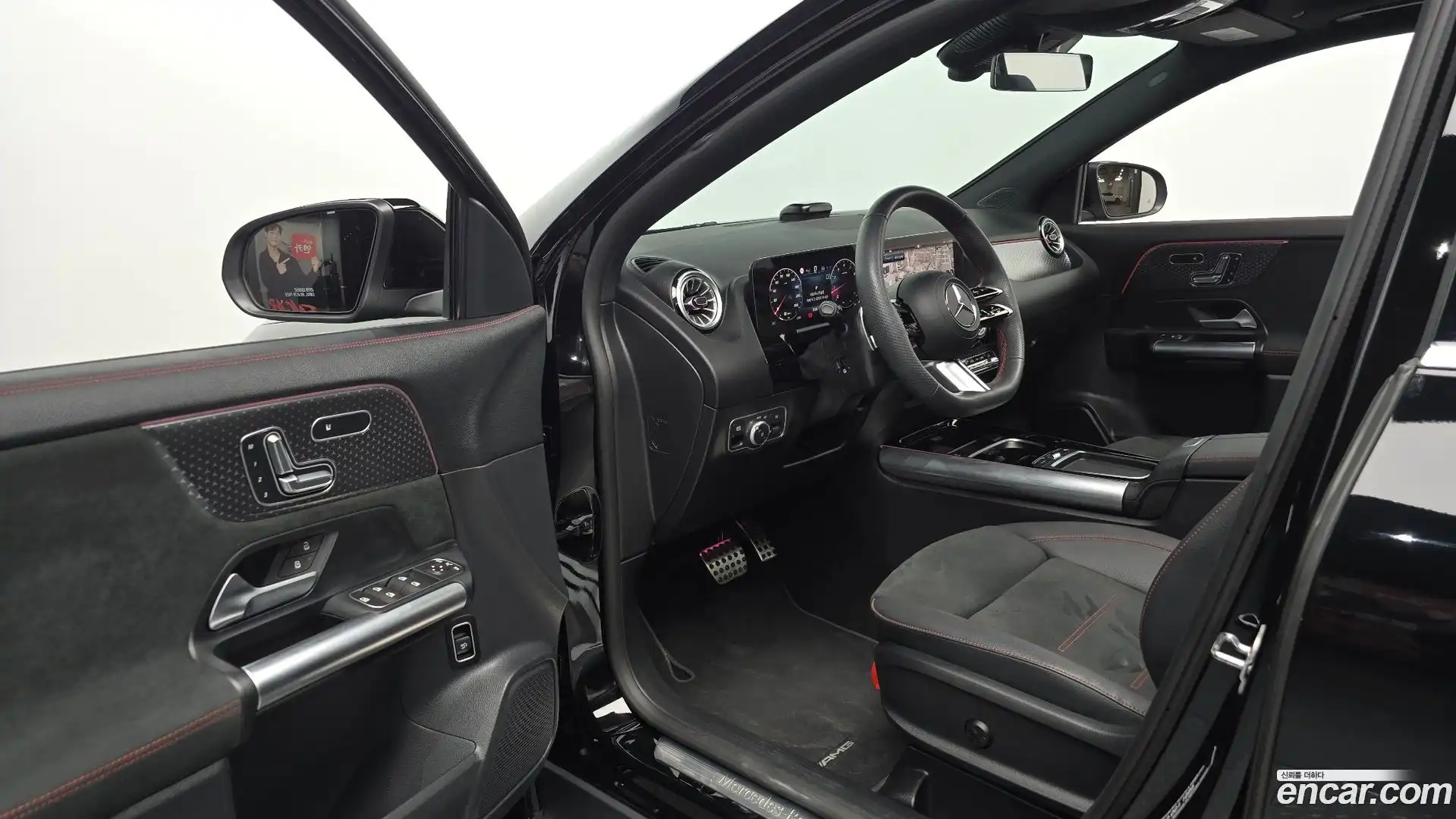 GLA-Class Mercedes-Benz 2025.4-INNER-010