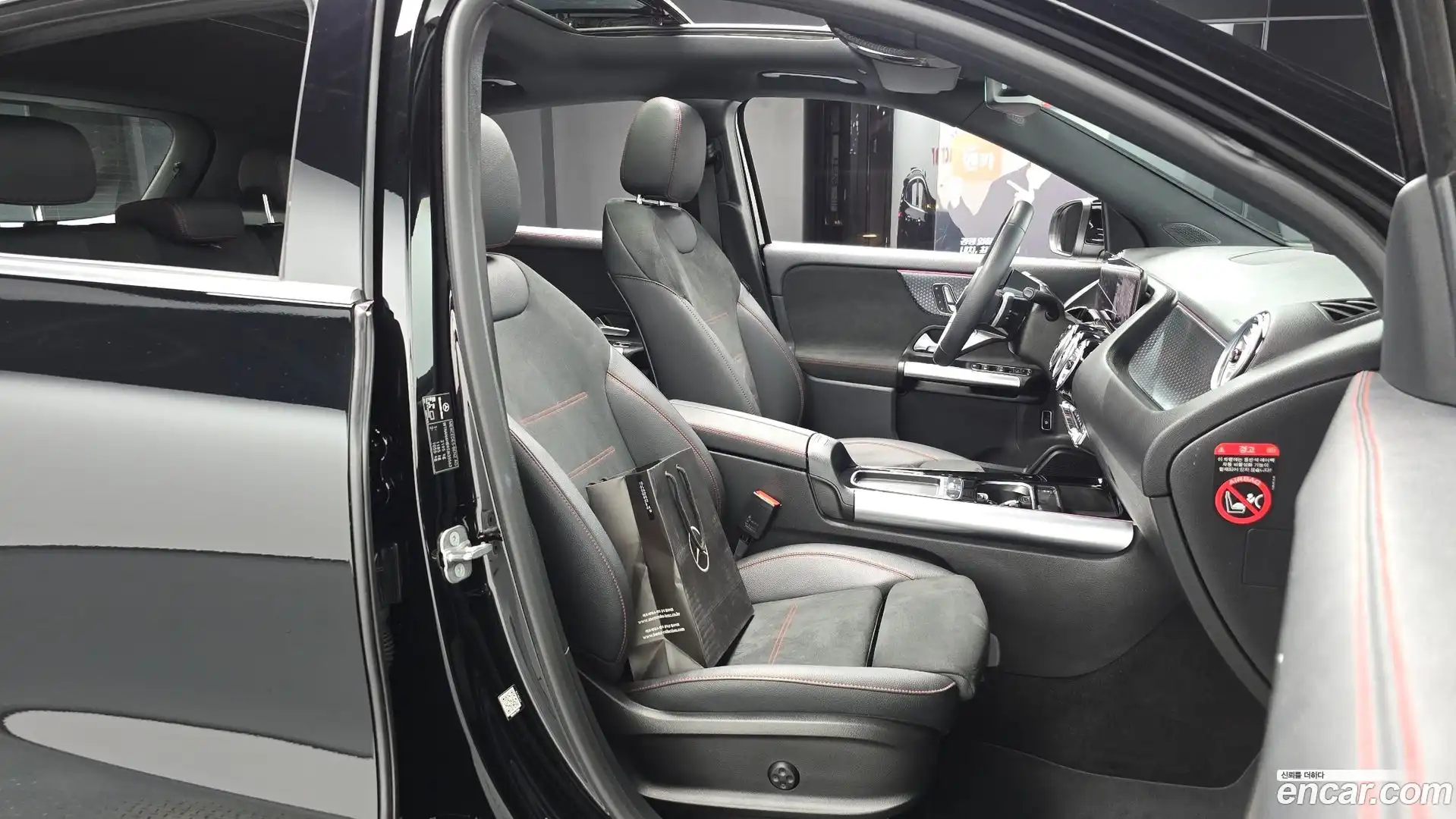 GLA-Class Mercedes-Benz 2025.4-OPTION-015