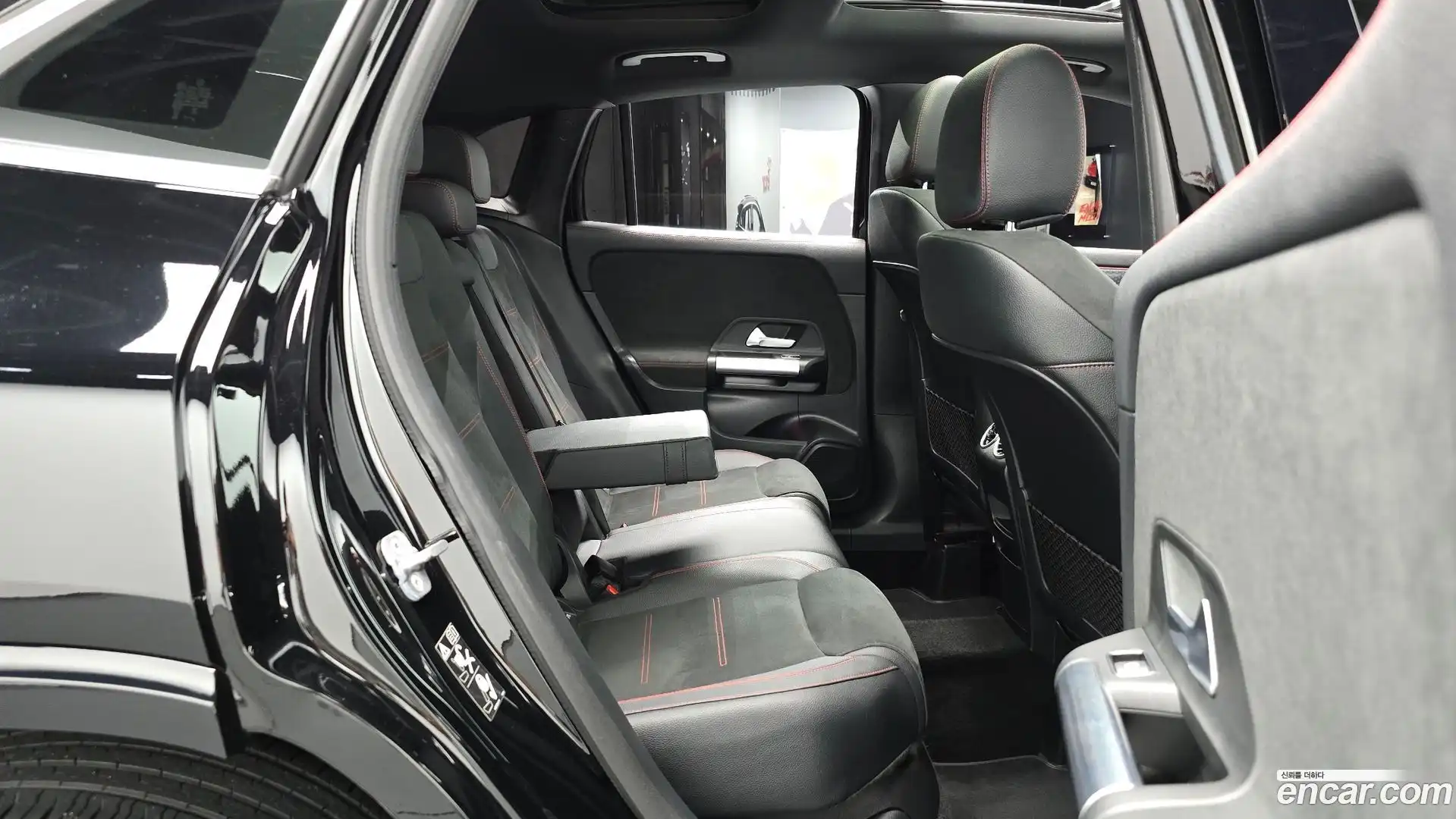 GLA-Class Mercedes-Benz 2025.4-OPTION-016