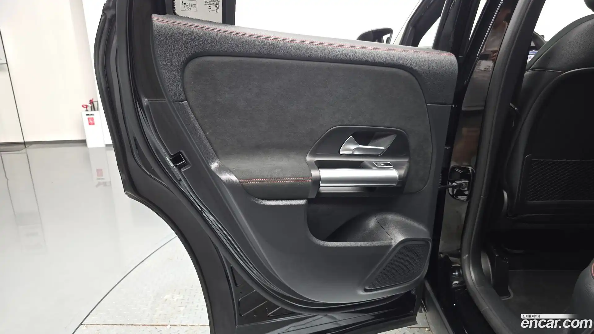 GLA-Class Mercedes-Benz 2025.4-INNER-035
