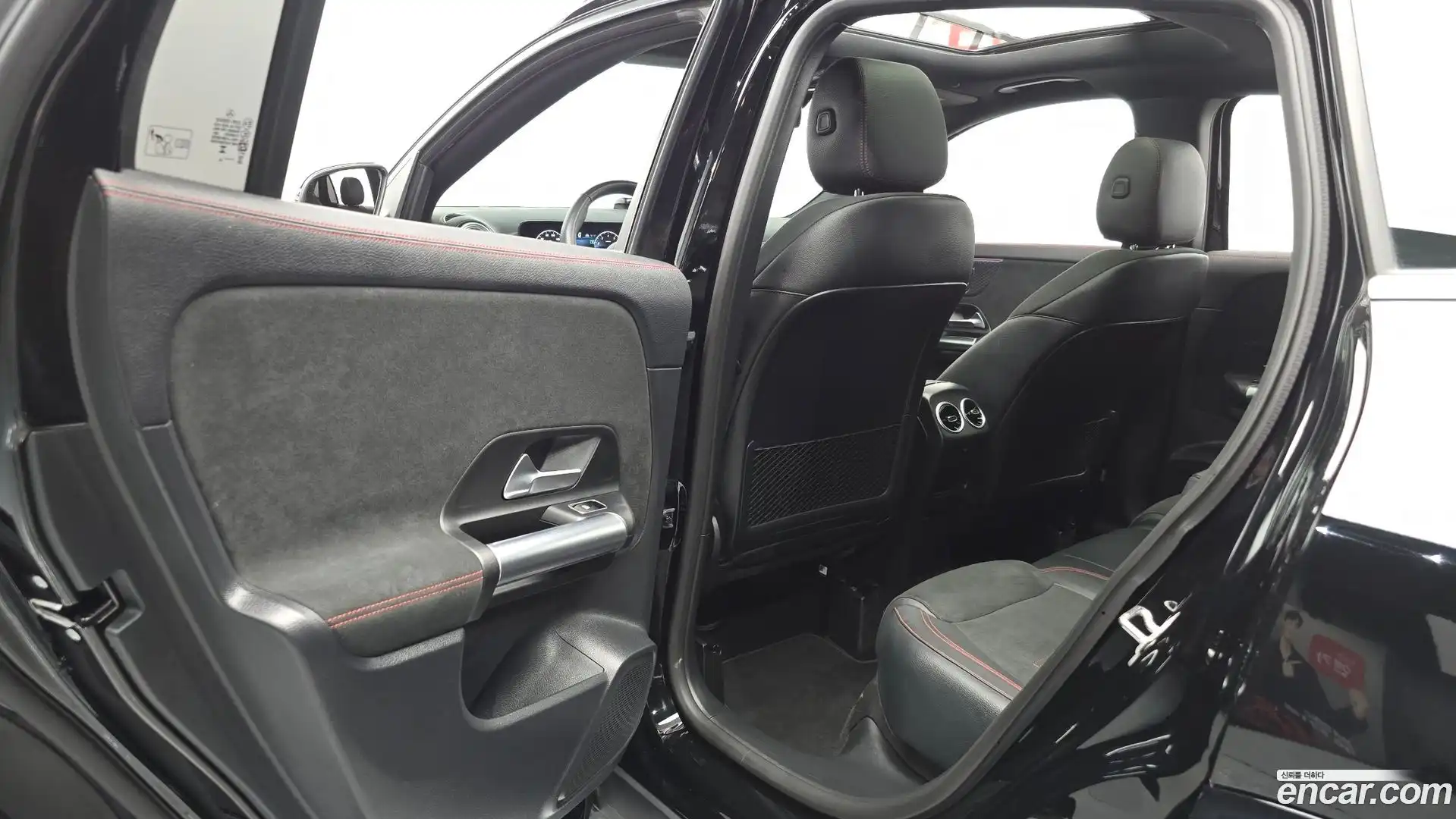 GLA-Class Mercedes-Benz 2025.4-INNER-036