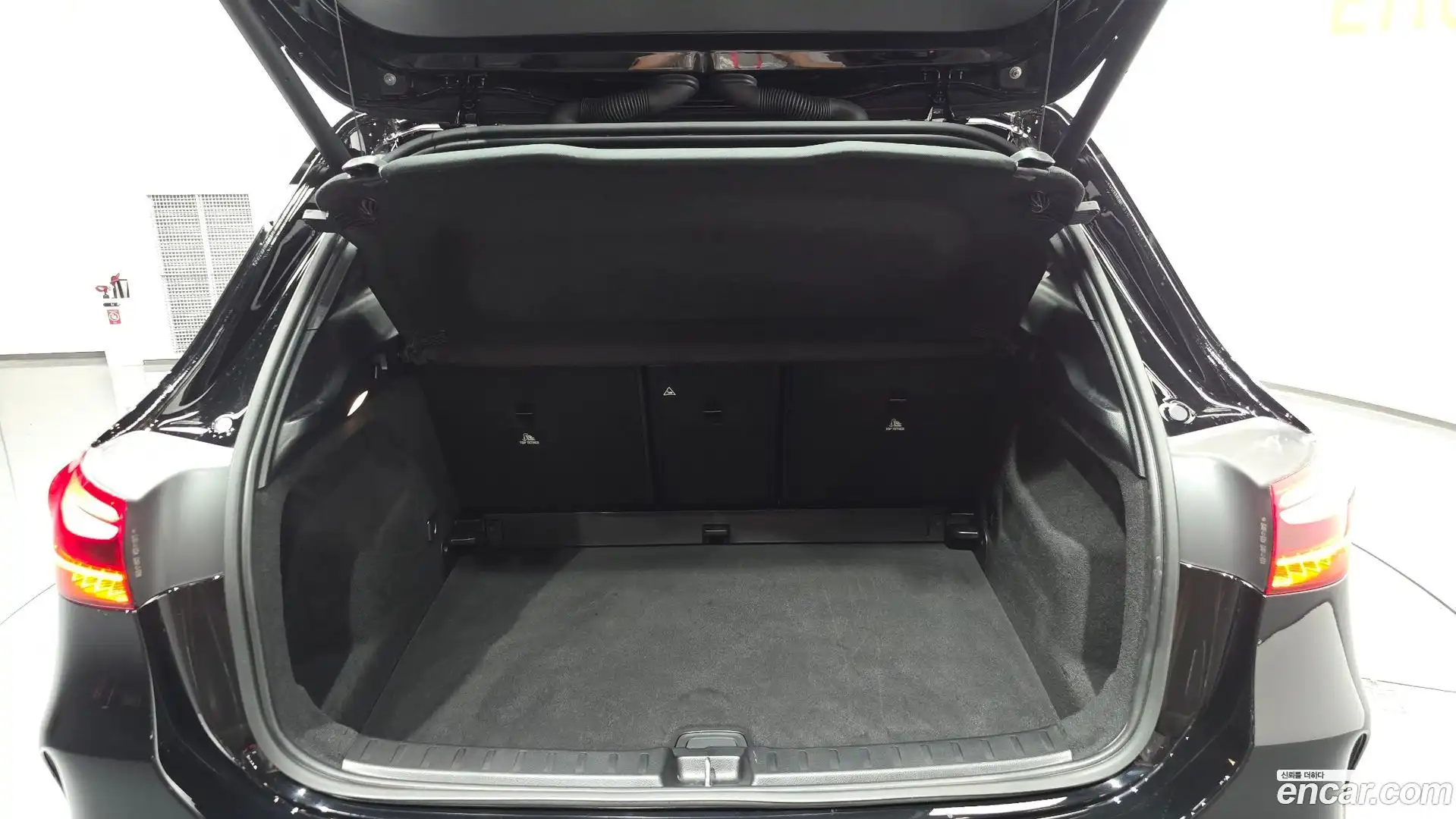 GLA-Class Mercedes-Benz 2025.4-OPTION-040