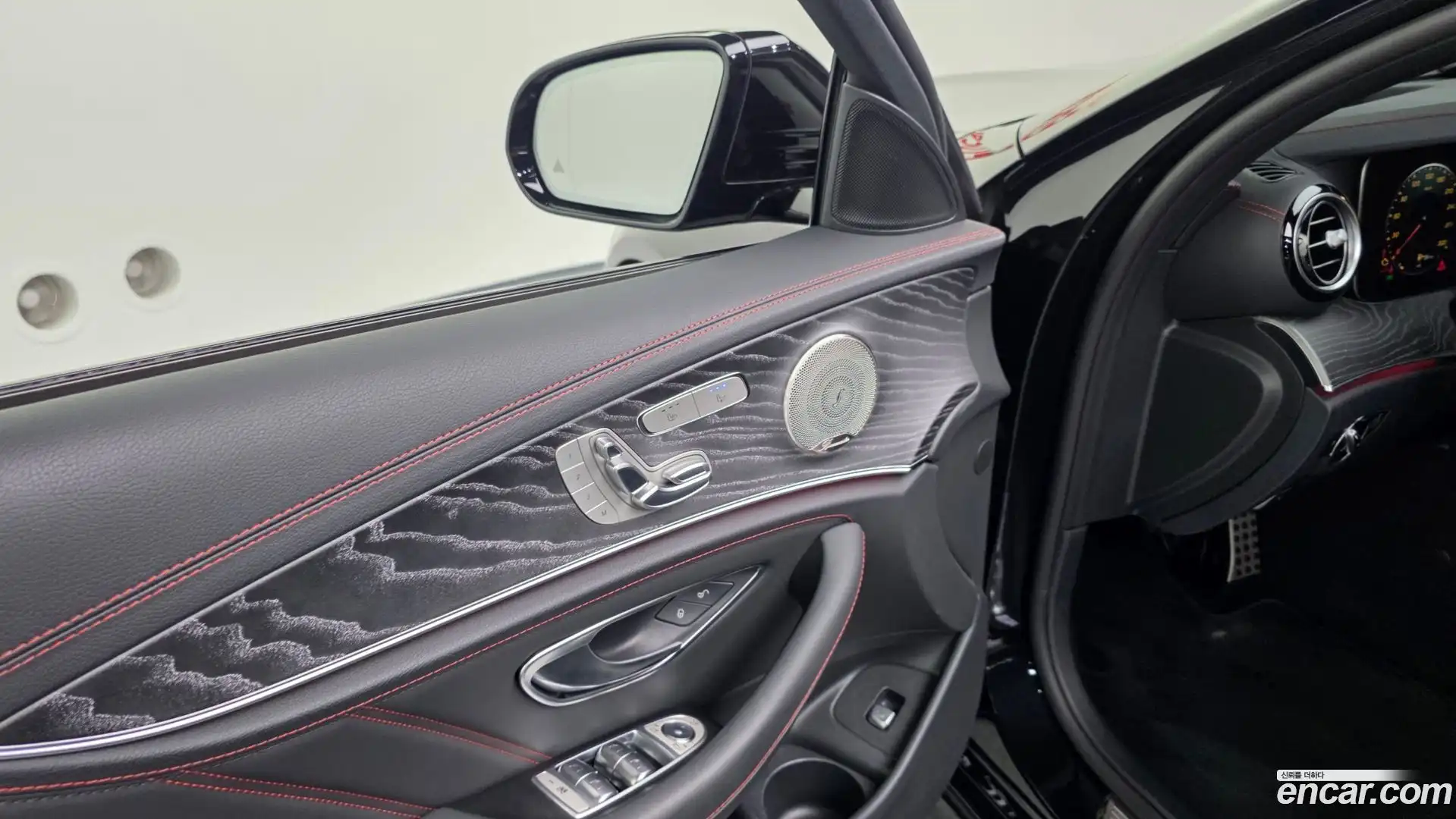 E-Class Mercedes-Benz 2022.10-OPTION-040