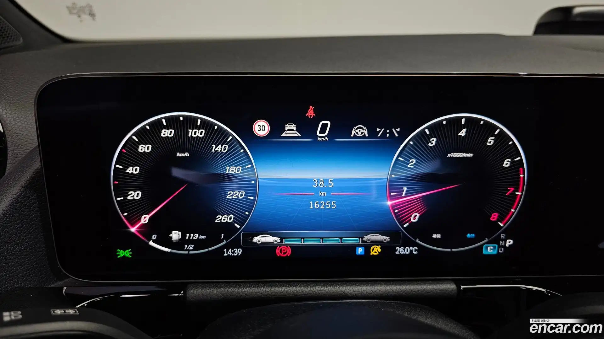 GLA-Class Mercedes-Benz 2025.4-INNER-008