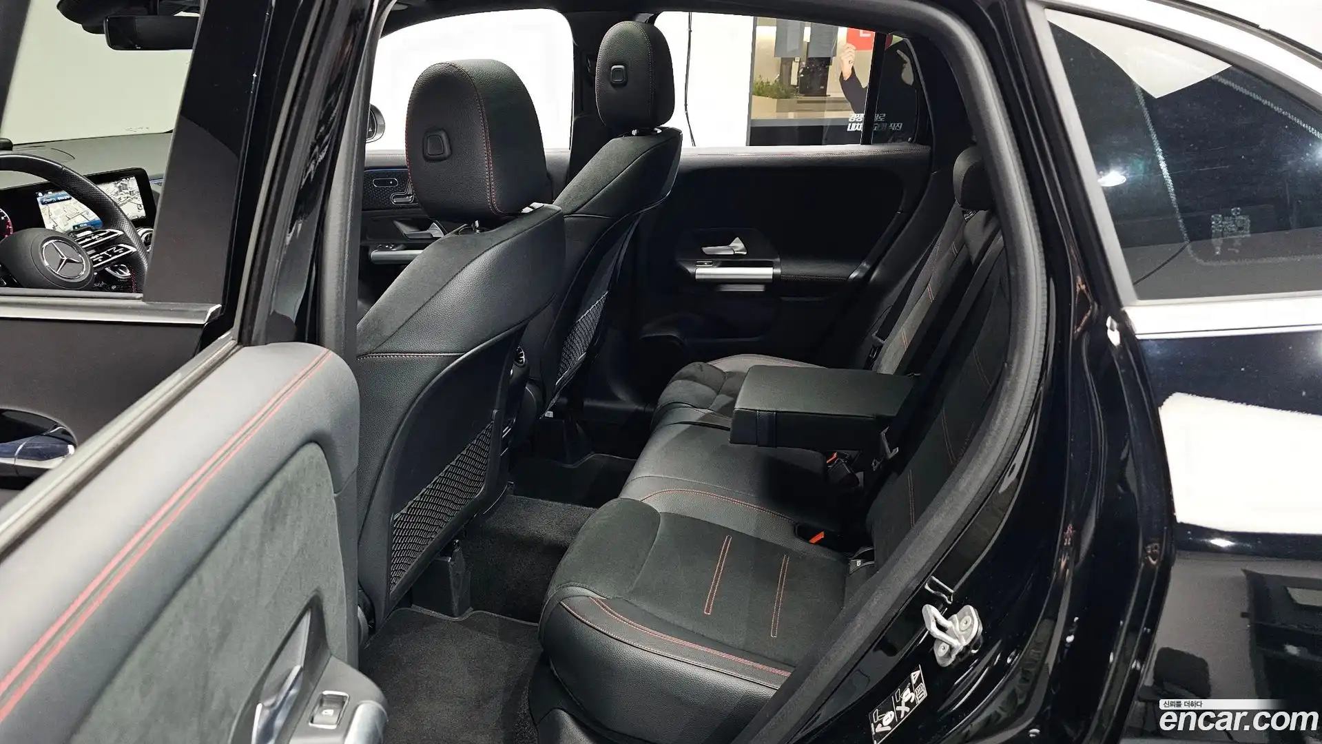 GLA-Class Mercedes-Benz 2025.4-OPTION-015