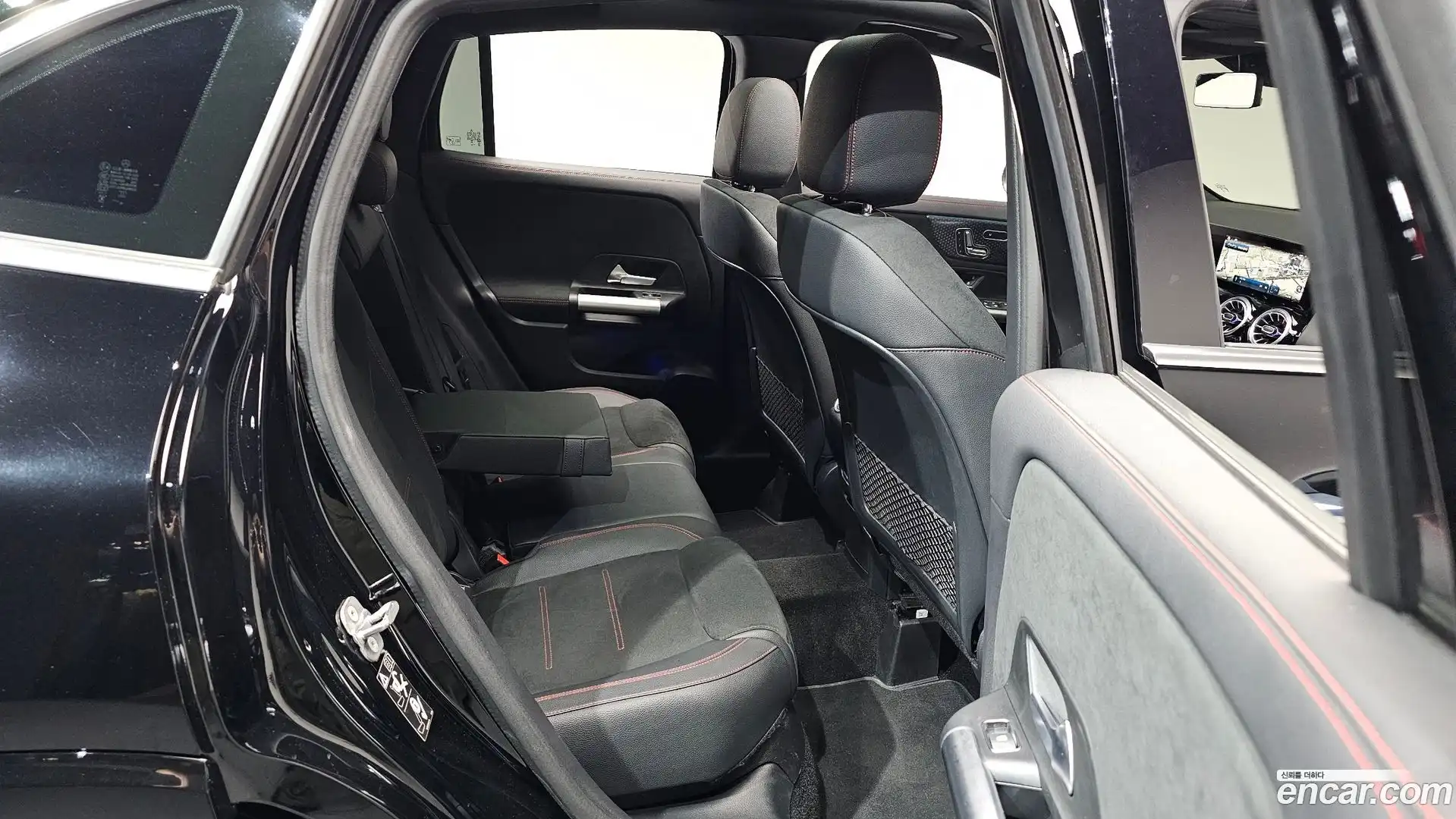 GLA-Class Mercedes-Benz 2025.4-OPTION-016