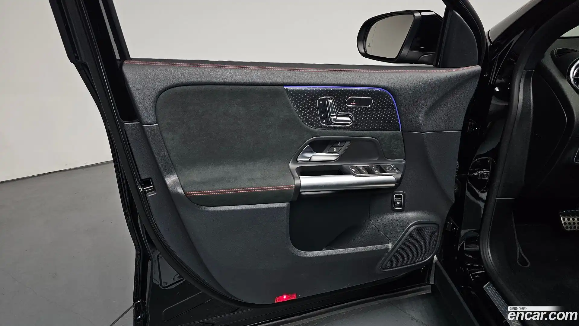 GLA-Class Mercedes-Benz 2025.4-INNER-034
