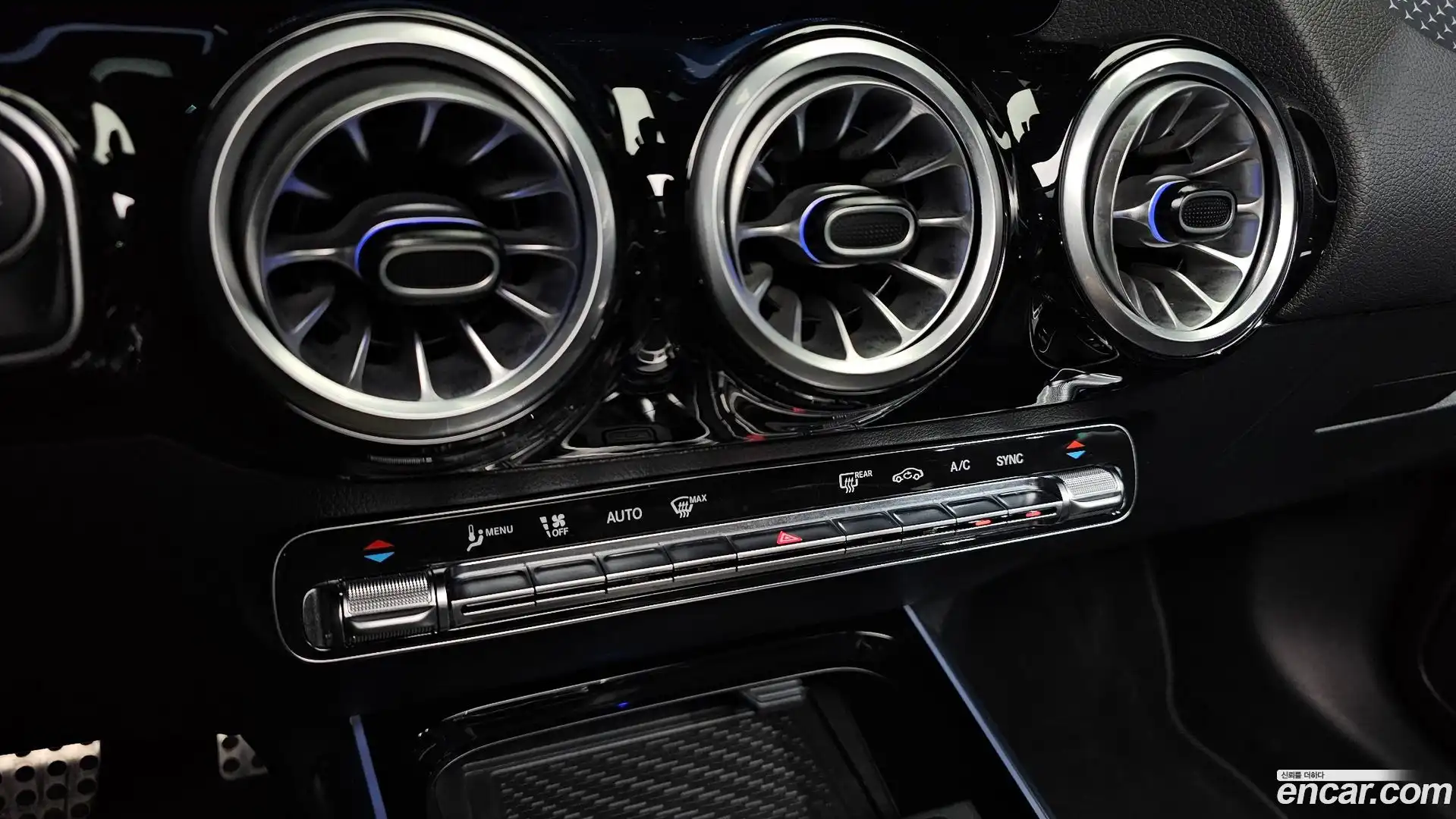 GLA-Class Mercedes-Benz 2025.4-OPTION-040
