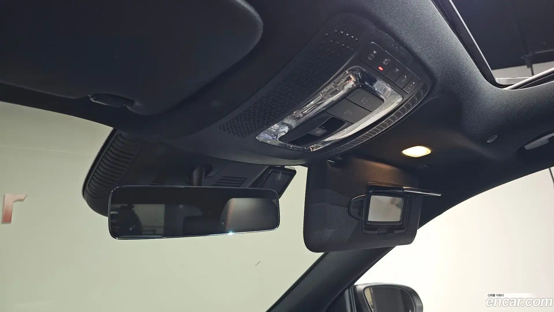 GLA-Class Mercedes-Benz 2025.4-OPTION-045