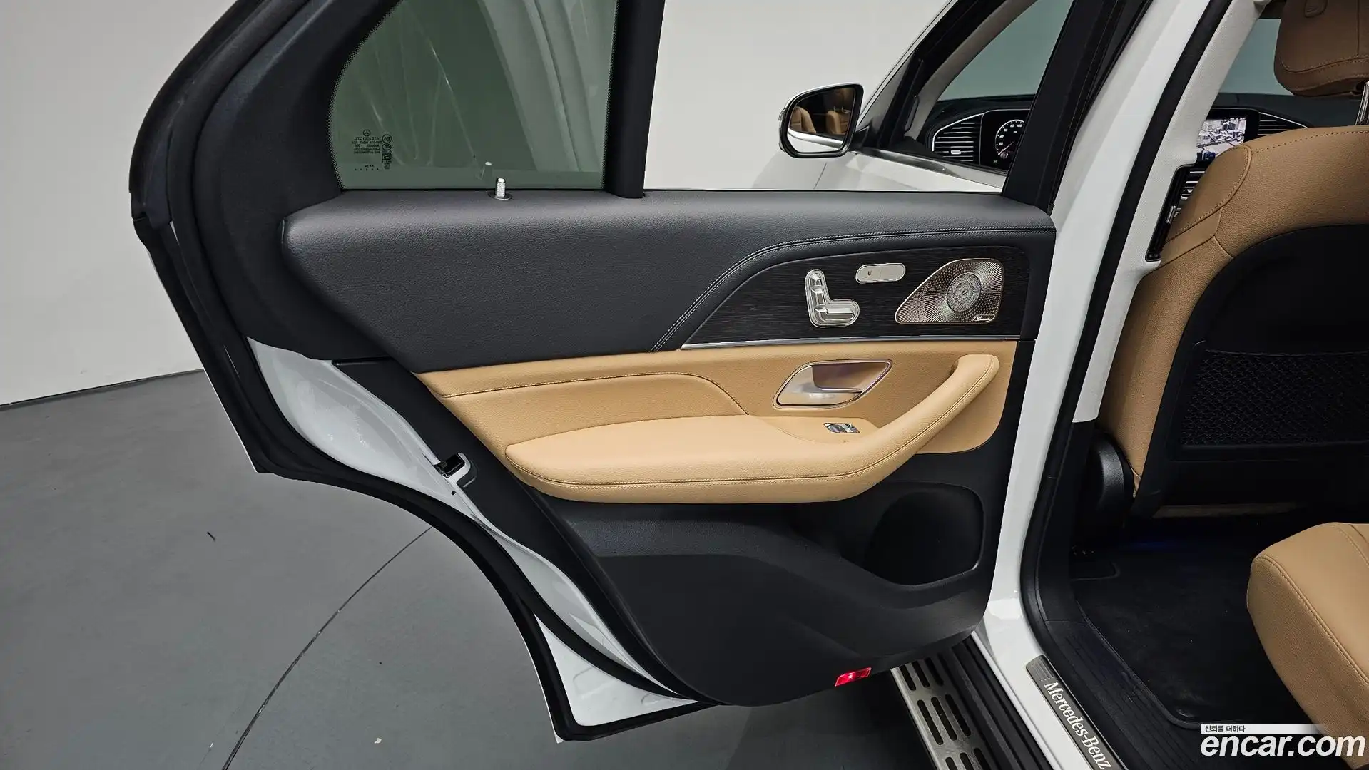 GLE-Class Mercedes-Benz 2025.2-INNER-035
