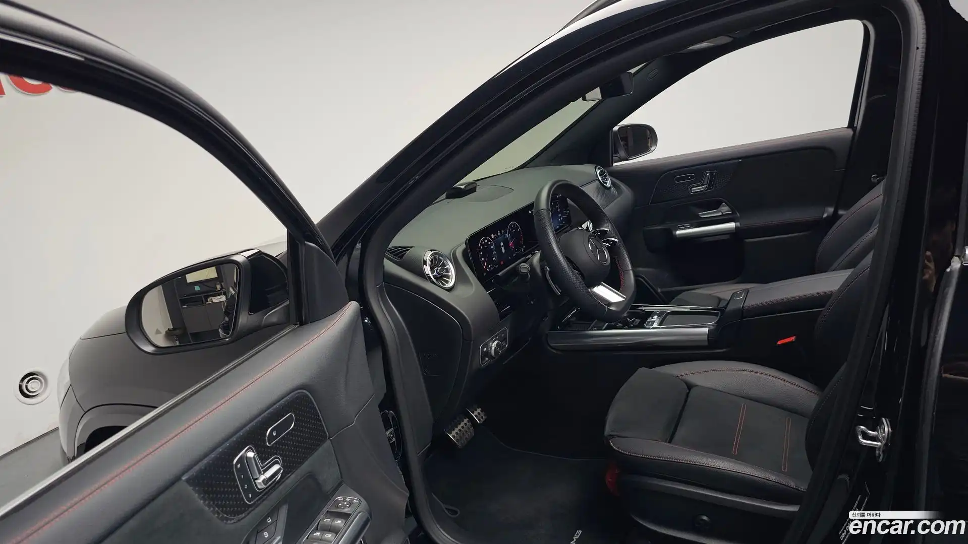 GLA-Class Mercedes-Benz 2025.4-INNER-010