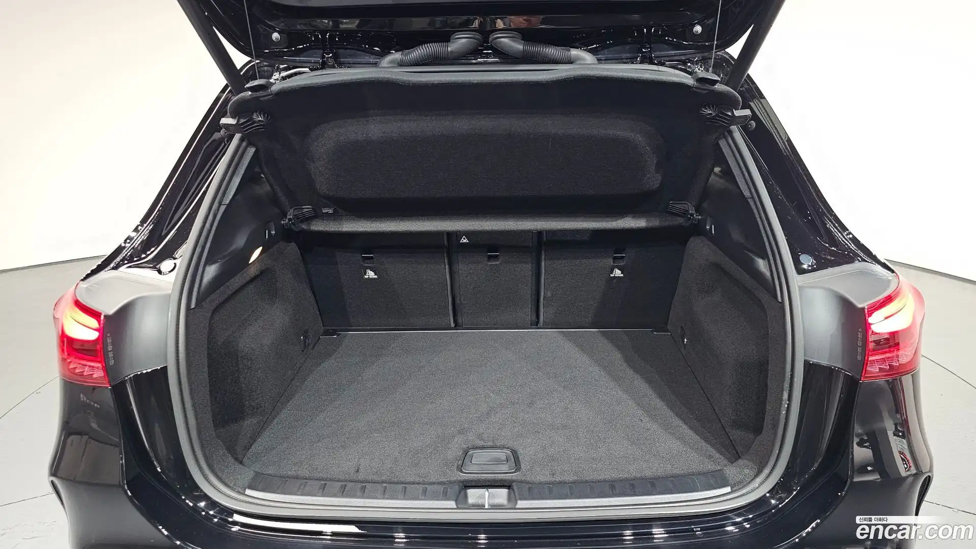 GLA-Class Mercedes-Benz 2025.4-OPTION-024