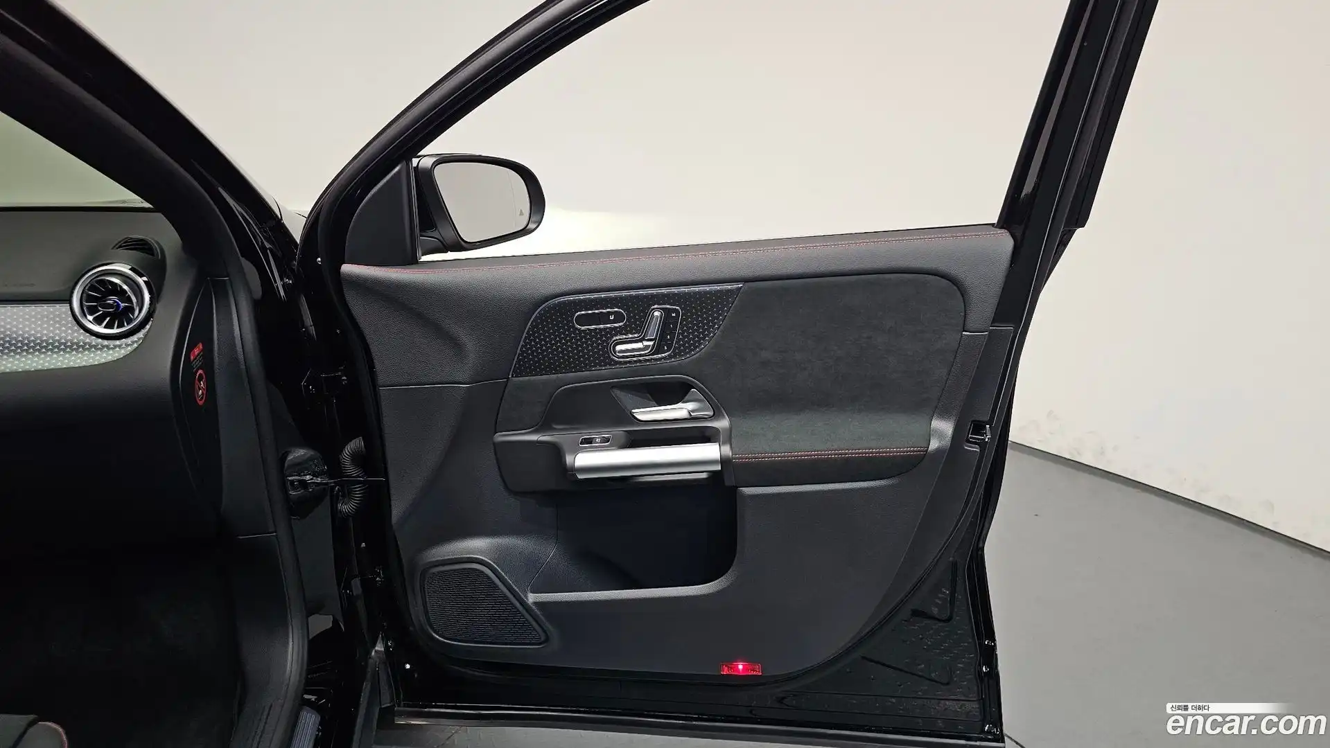 GLA-Class Mercedes-Benz 2025.4-INNER-034