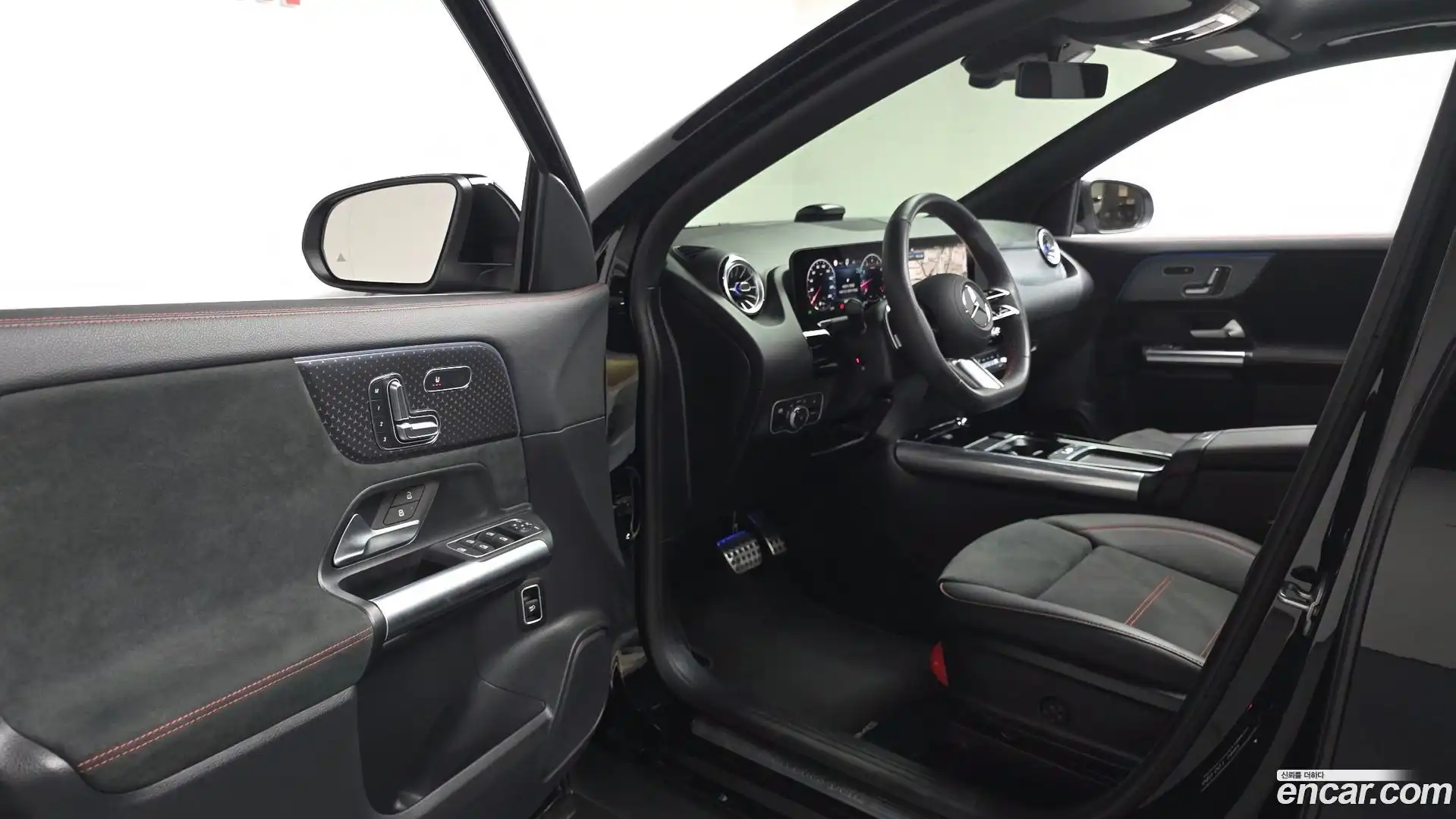 GLA-Class Mercedes-Benz 2025.4-INNER-010