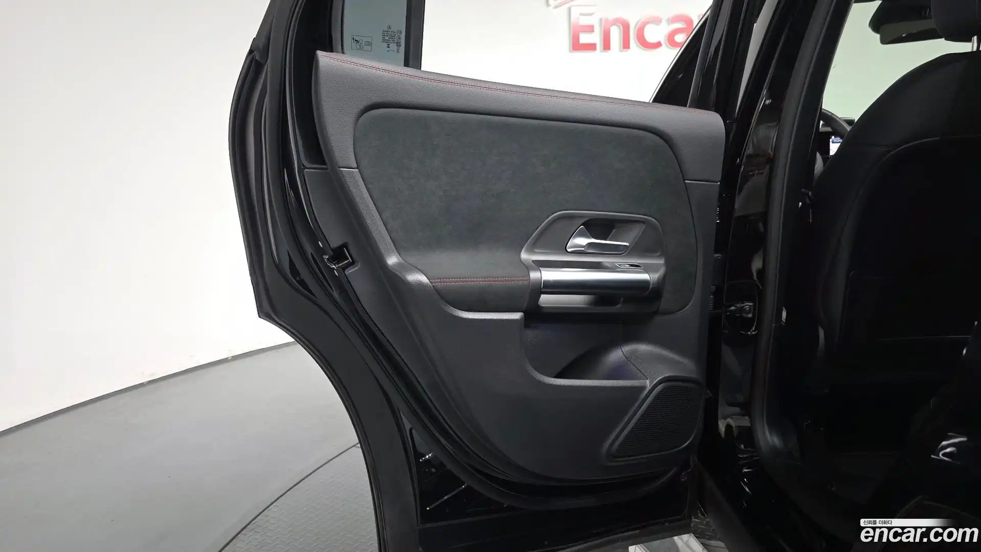 GLA-Class Mercedes-Benz 2025.4-INNER-035