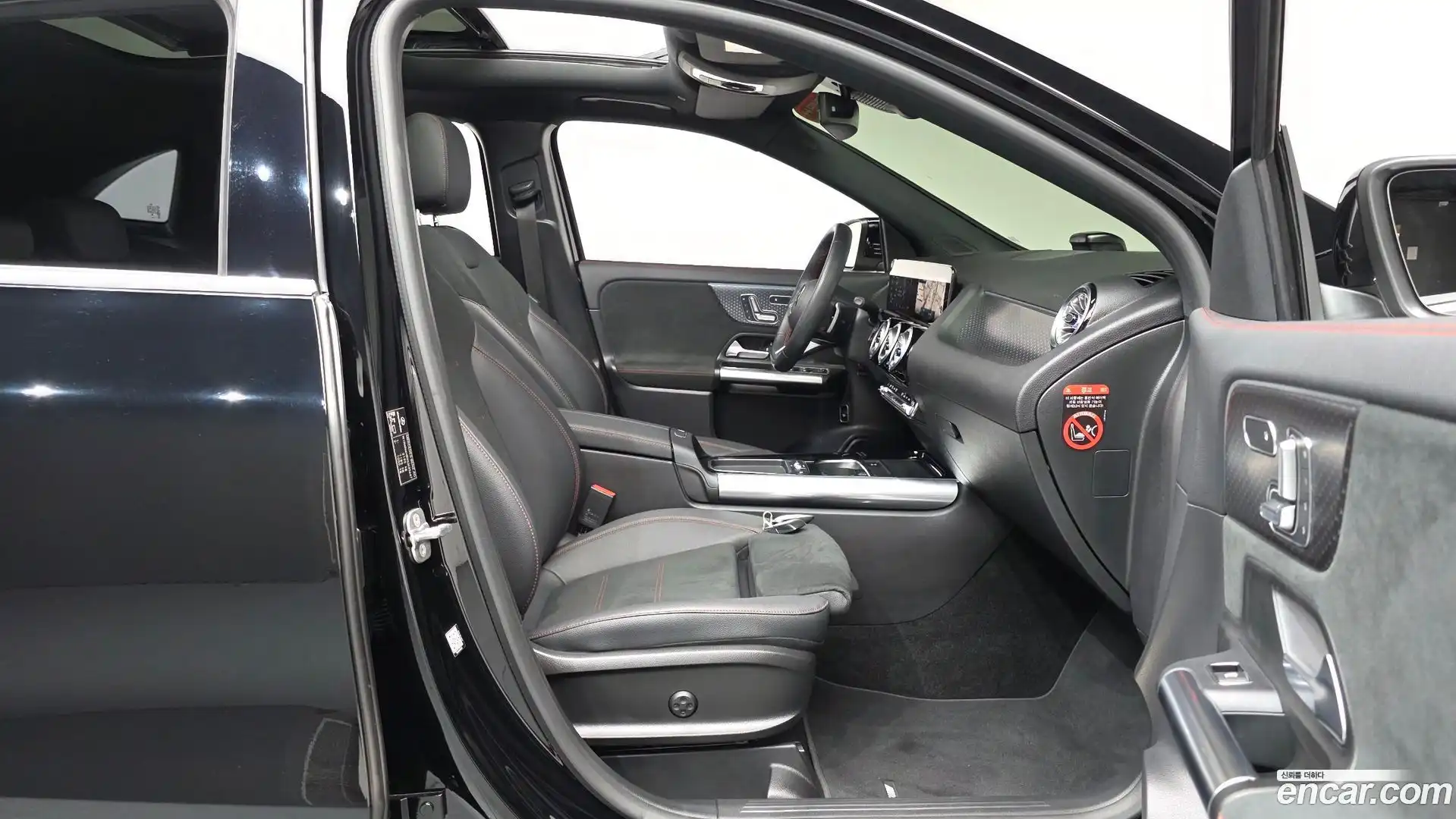 GLA-Class Mercedes-Benz 2025.4-INNER-036