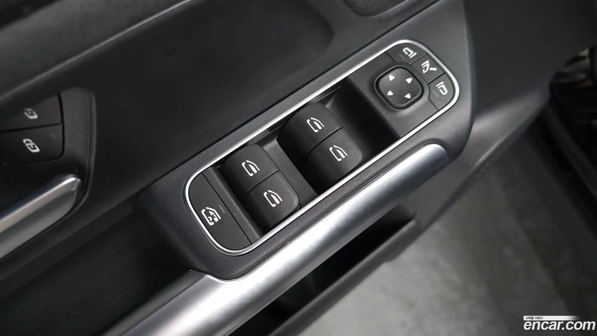 GLA-Class Mercedes-Benz 2025.4-OPTION-042