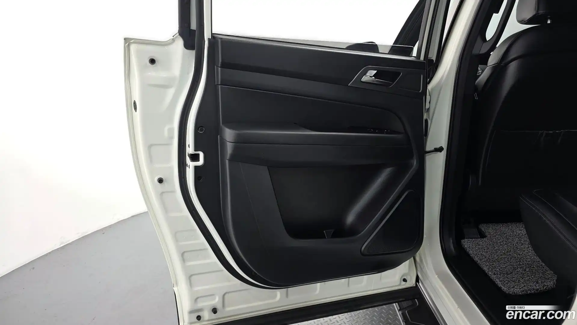 Rexton KG Mobility 2024.6-INNER-035