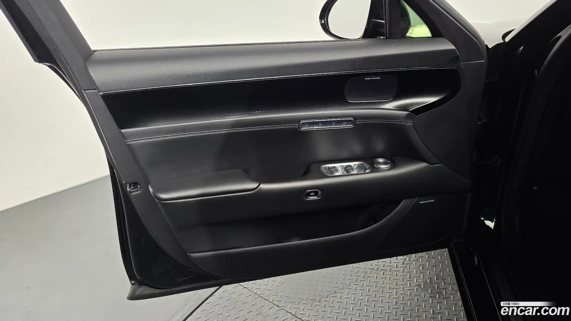 G90 Genesis 2023.0-INNER-034