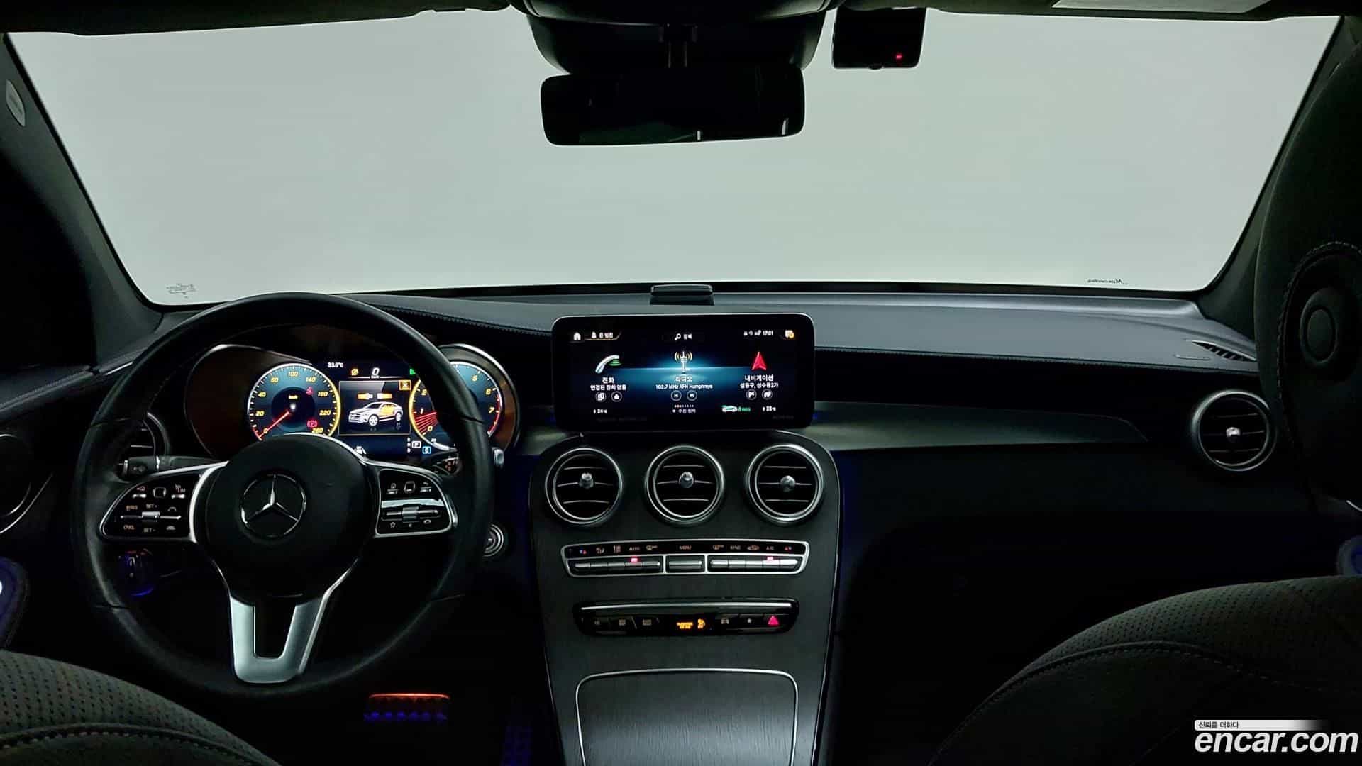 GLC-Class Mercedes-Benz 2022.10-INNER-007