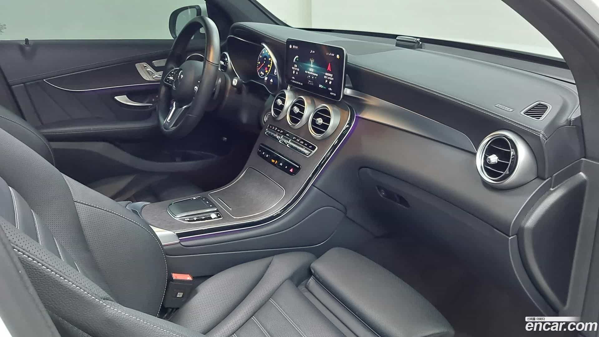 GLC-Class Mercedes-Benz 2022.10-INNER-009