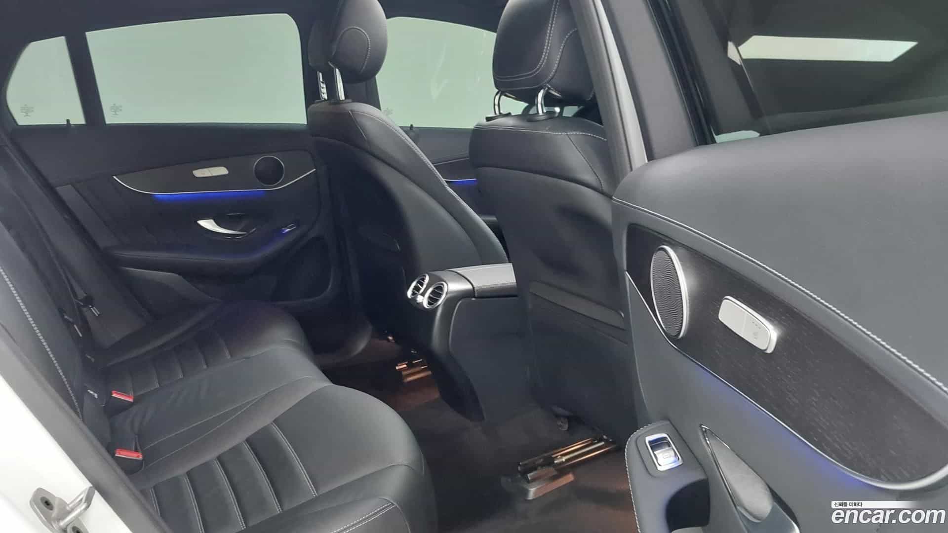 GLC-Class Mercedes-Benz 2022.10-INNER-010