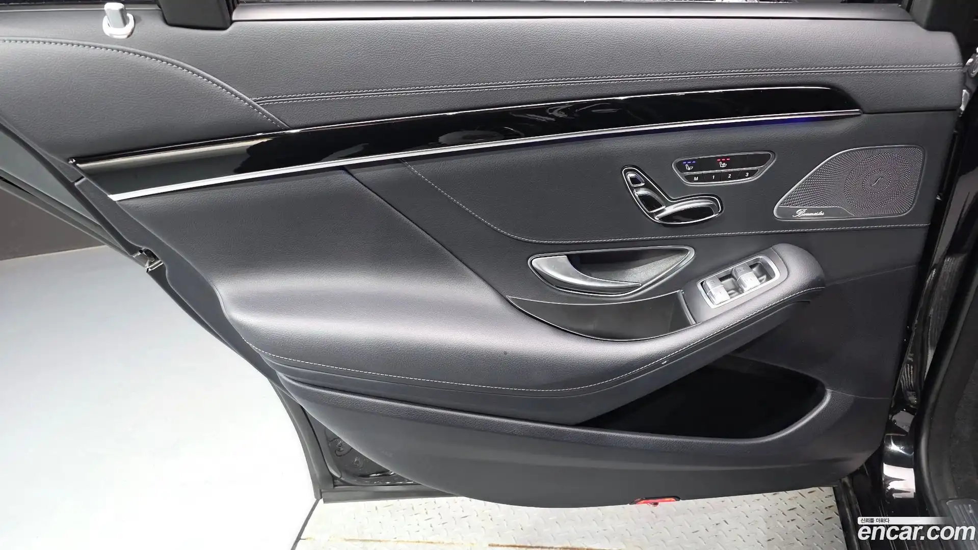 S-Class Mercedes-Benz 2017.3-INNER-035