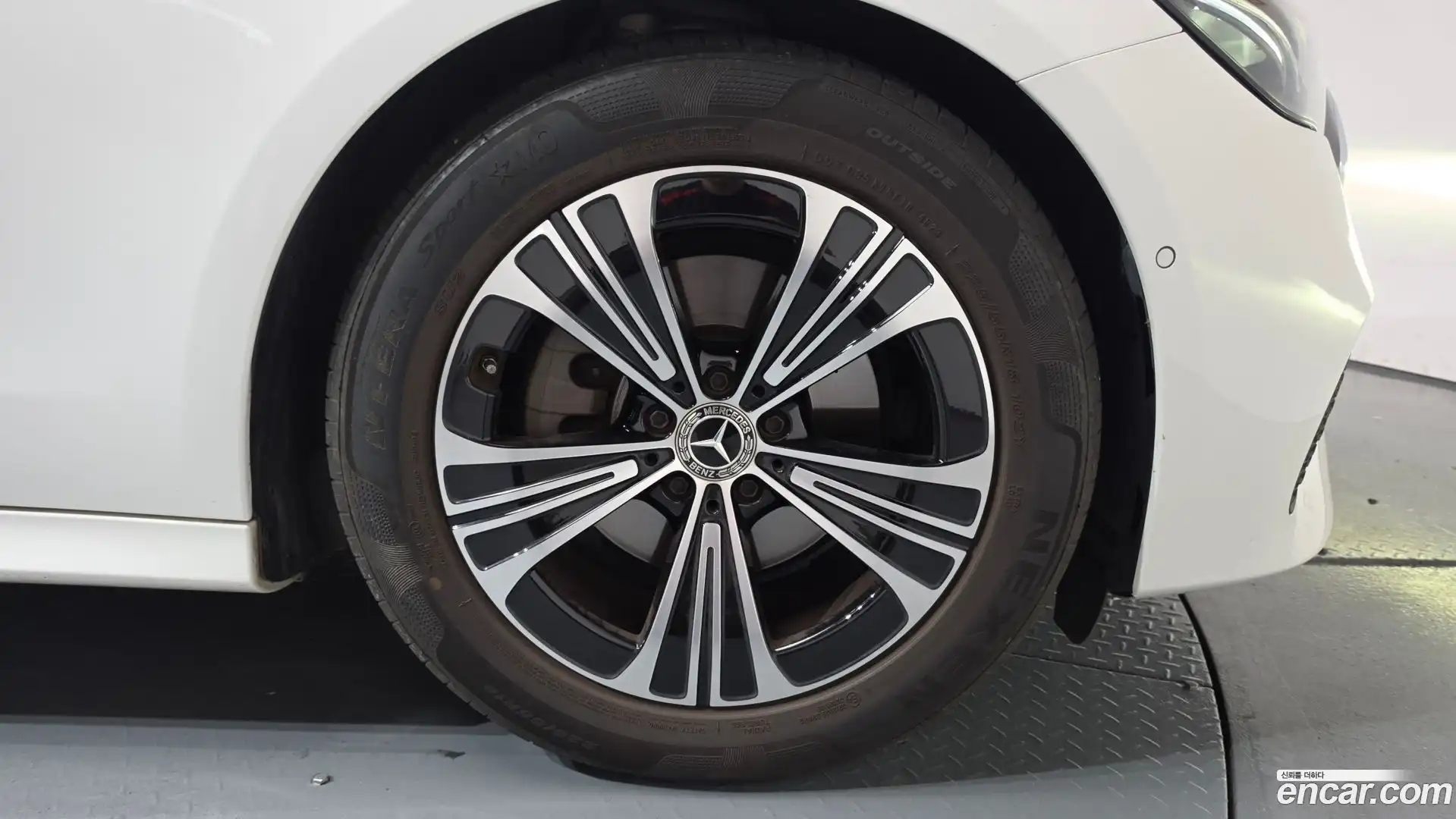 E-Class Mercedes-Benz 2024.4-OUTER-031
