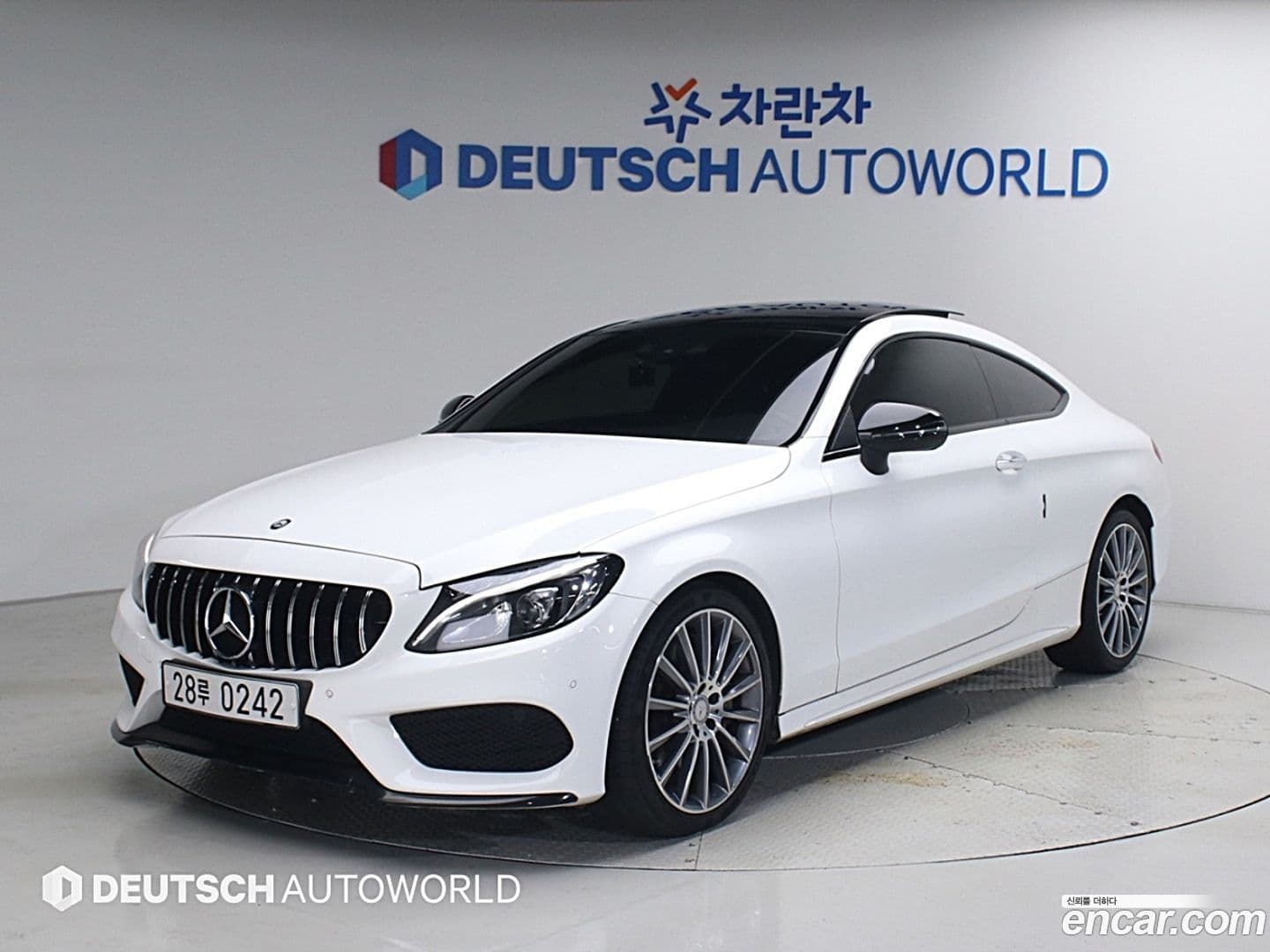 Main__Slider__Photo:C-Class Mercedes-Benz 2016.7-0