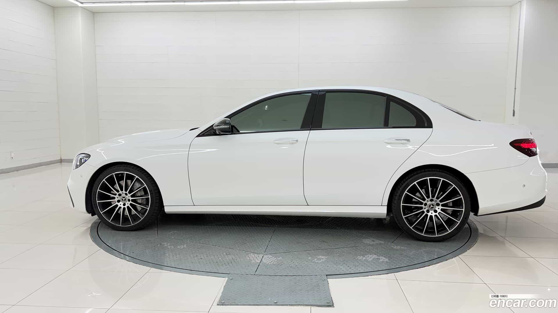 E-Class Mercedes-Benz 2022.11-OUTER-002