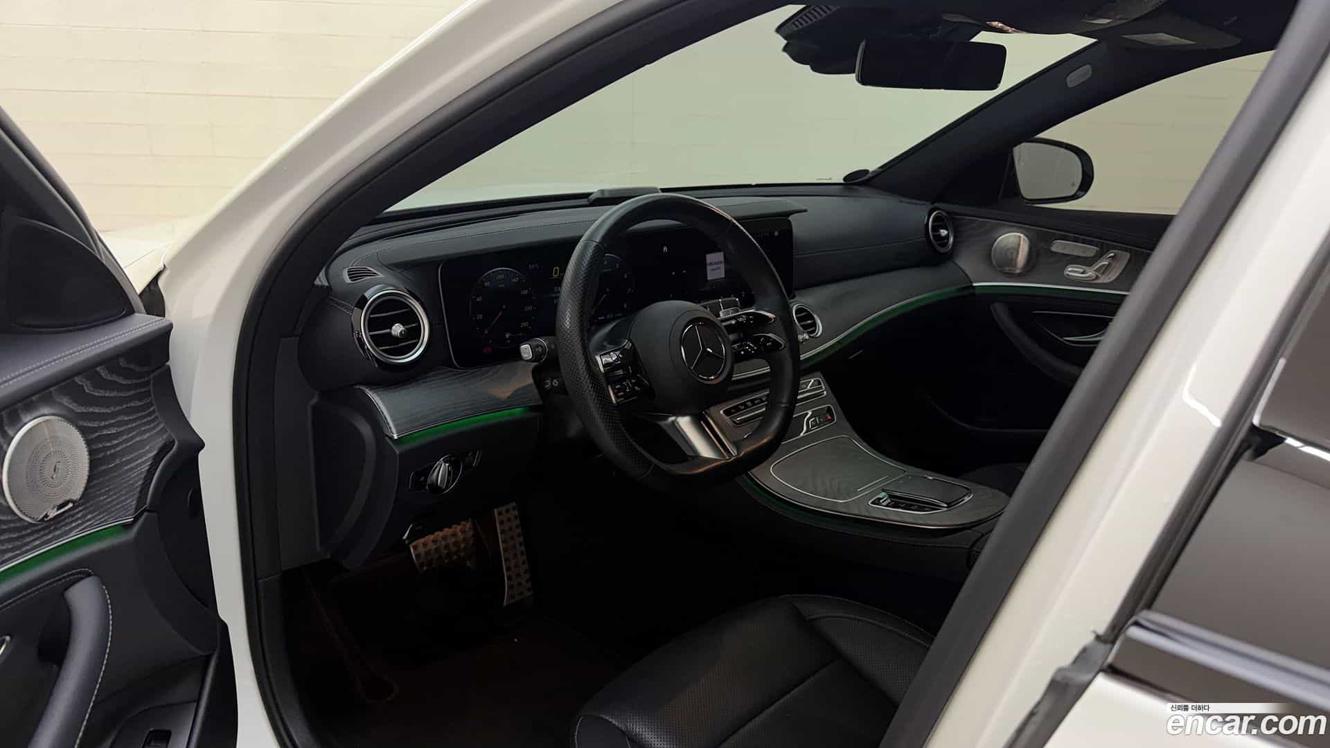 E-Class Mercedes-Benz 2022.11-OPTION-017