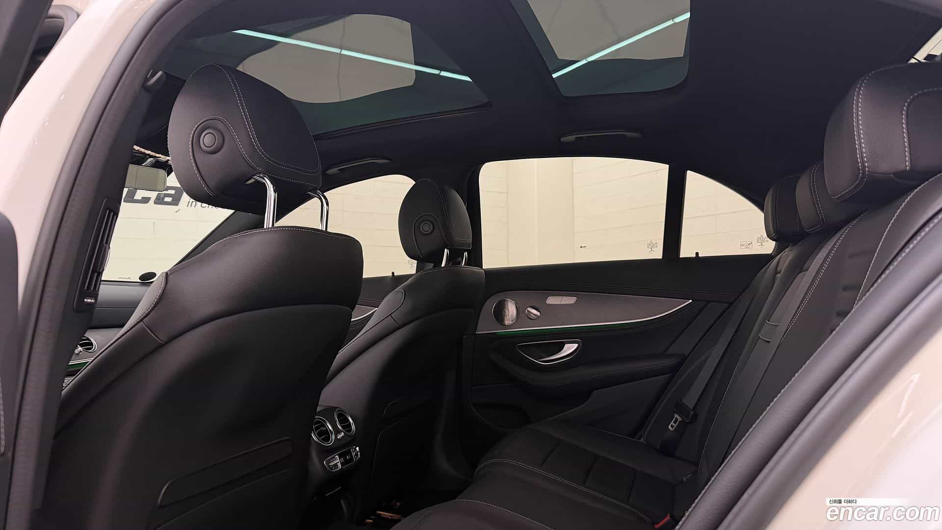 E-Class Mercedes-Benz 2022.11-OPTION-023